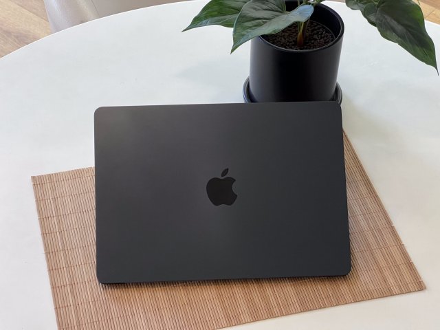 Hibátlan MacBook Air 2024 M3 13” 256GB 8GB 2 ÉV Garanciával 97%