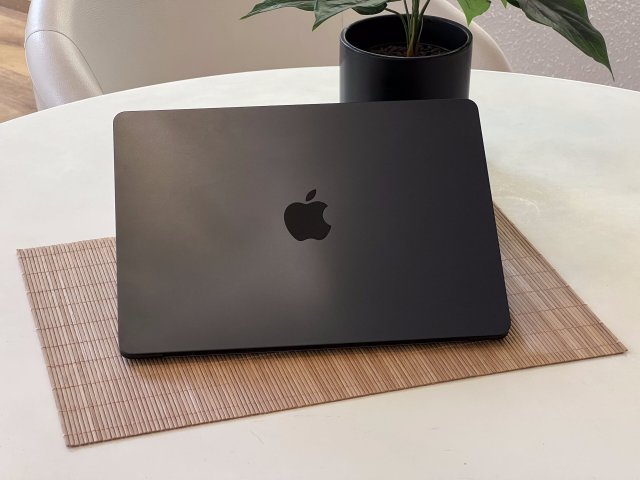 Hibátlan MacBook Air 2024 M3 13” 256GB 8GB 2 ÉV Garanciával 97%