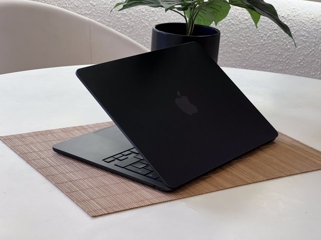 Hibátlan MacBook Air 2024 M3 13” 256GB 8GB 2 ÉV Garanciával 97%