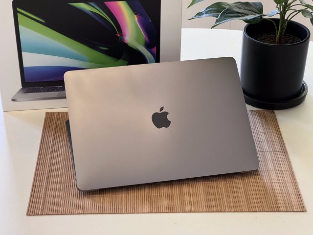 Hibátlan MacBook Pro  2022 M2 13” 512GB 2 ÉV Garanciával