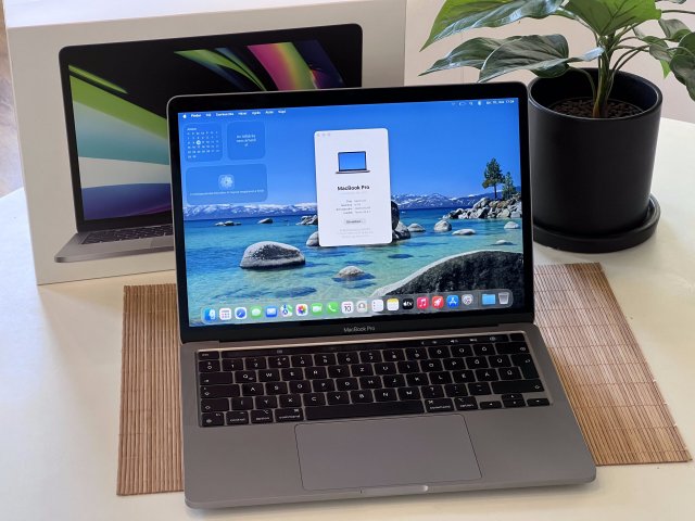Hibátlan MacBook Pro  2022 M2 13” 512GB 2 ÉV Garanciával