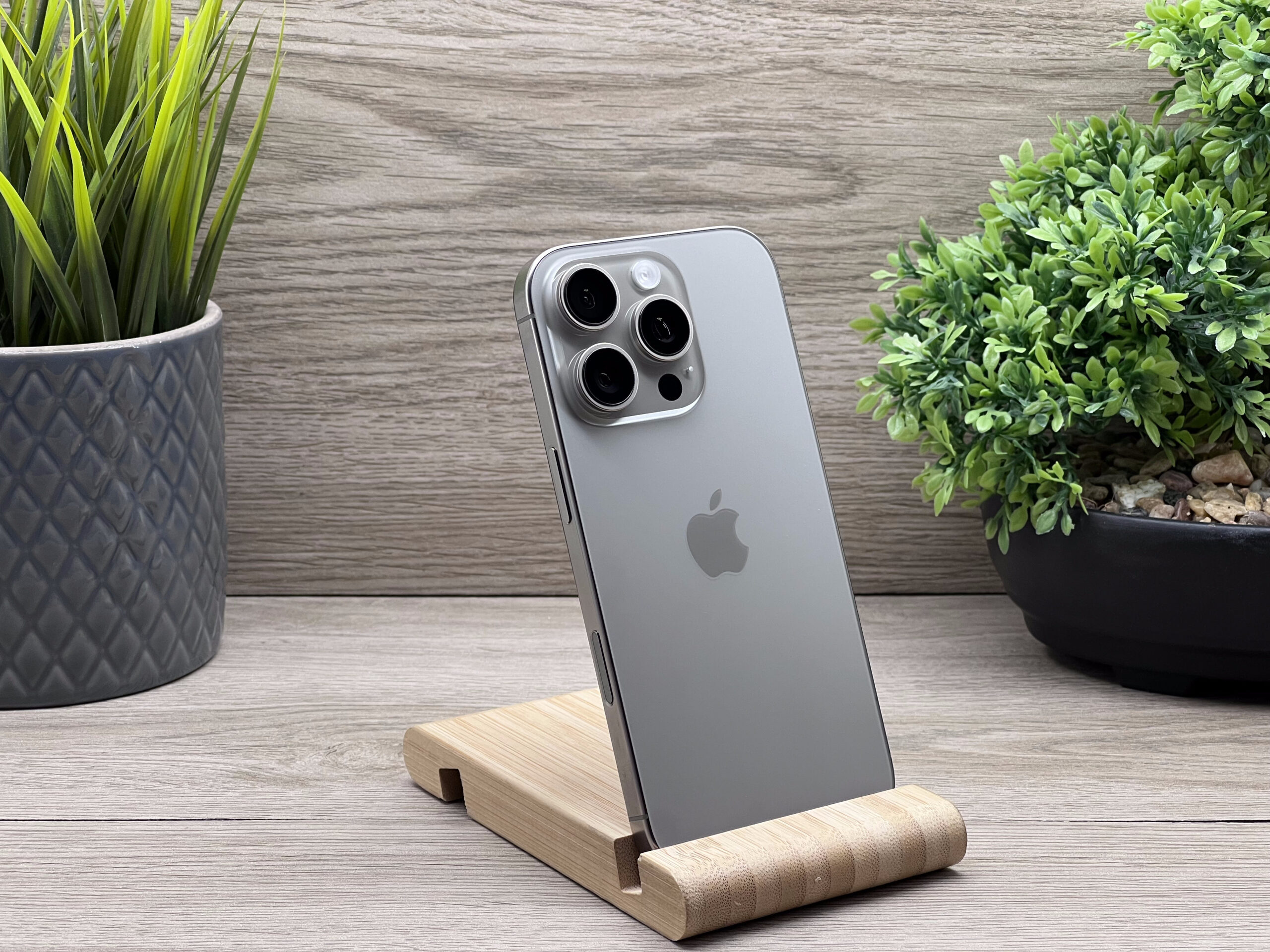 Hibátlan iPhone 16 Pro Natural Titanium 256GB 2 ÉV Garanciával 91%