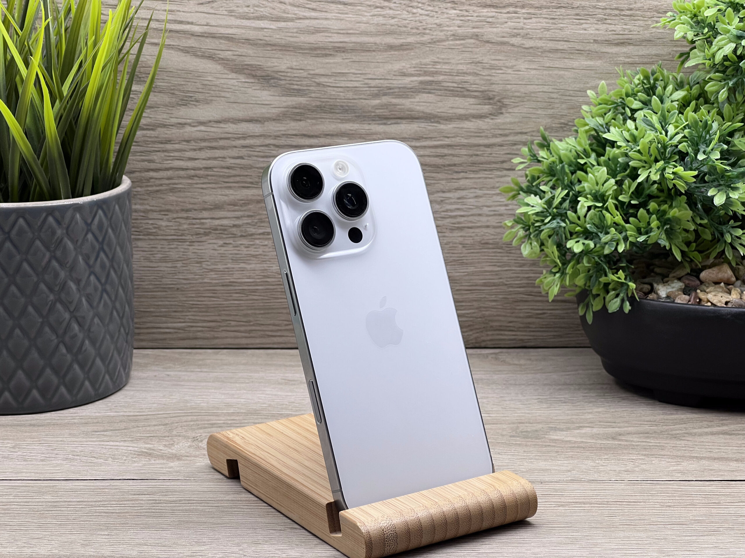 Hibátlan iPhone 16 Pro White Titanium 128GB 2 ÉV Garanciával 96%