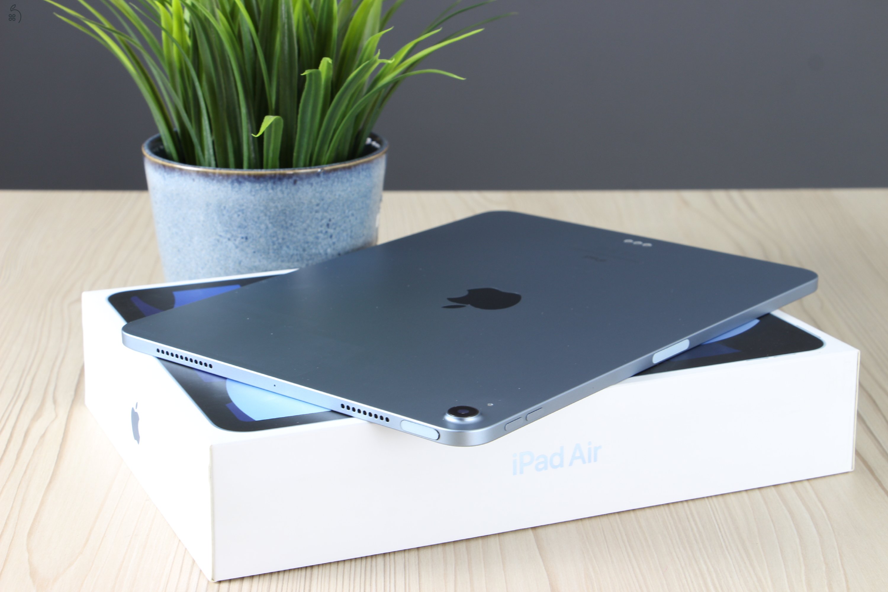 Használt Apple iPad Air 4 64GB kék WFfi A US-8157