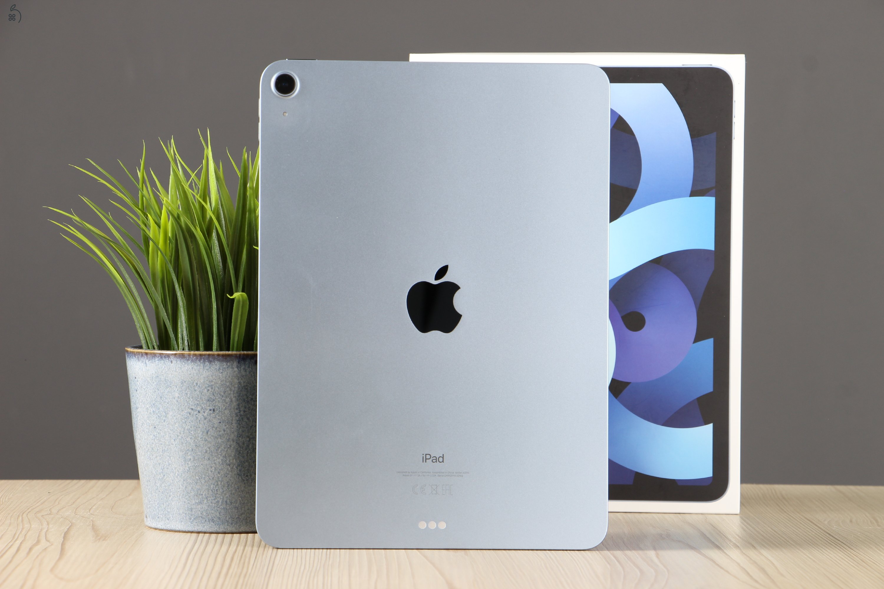 Használt Apple iPad Air 4 64GB kék WFfi A US-8157