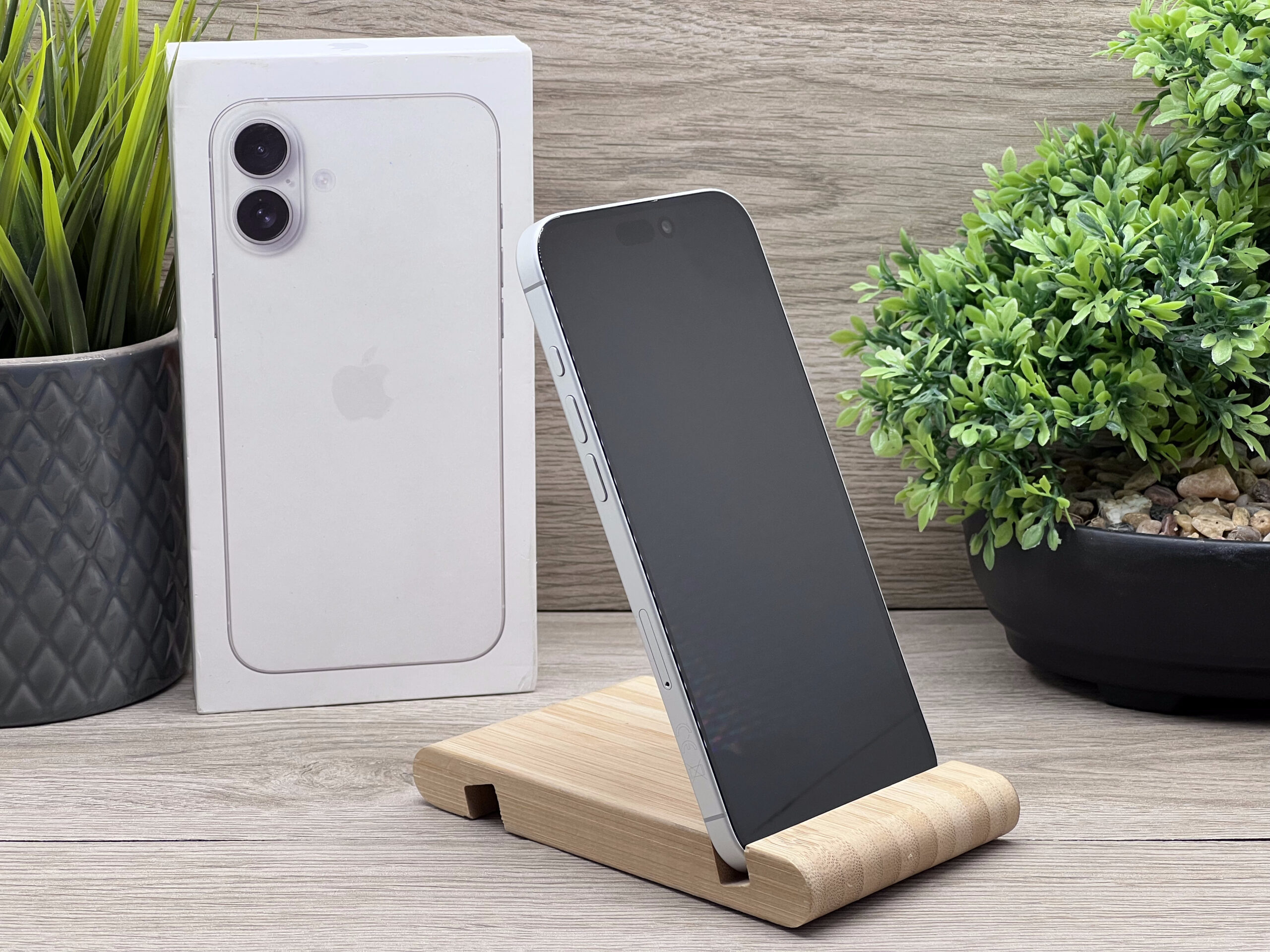 Hibátlan iPhone 16 Plus White 128GB 2 ÉV Garanciával 93%