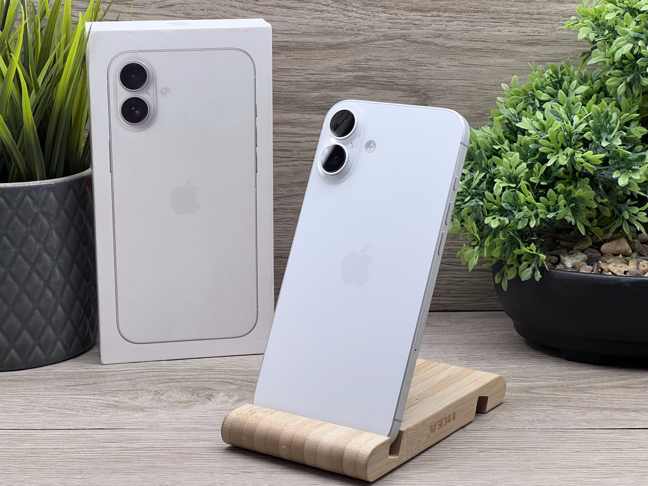 Hibátlan iPhone 16 Plus White 128GB 2 ÉV Garanciával 93%