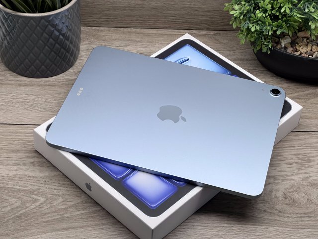 Hibátlan iPad Air 2025 11″ M3 Blue 128GB 2 ÉV Garanciával 98%
