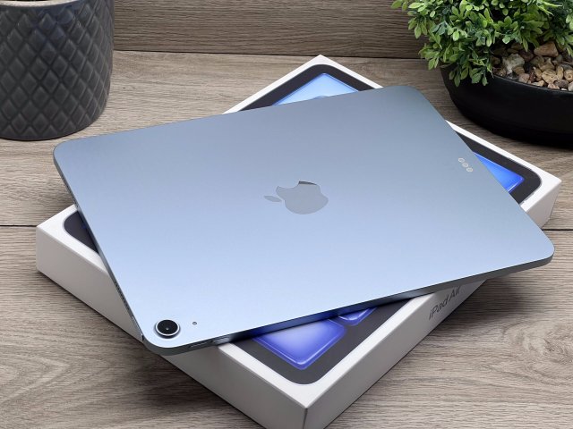 Hibátlan iPad Air 2025 11″ M3 Blue 128GB 2 ÉV Garanciával 98%