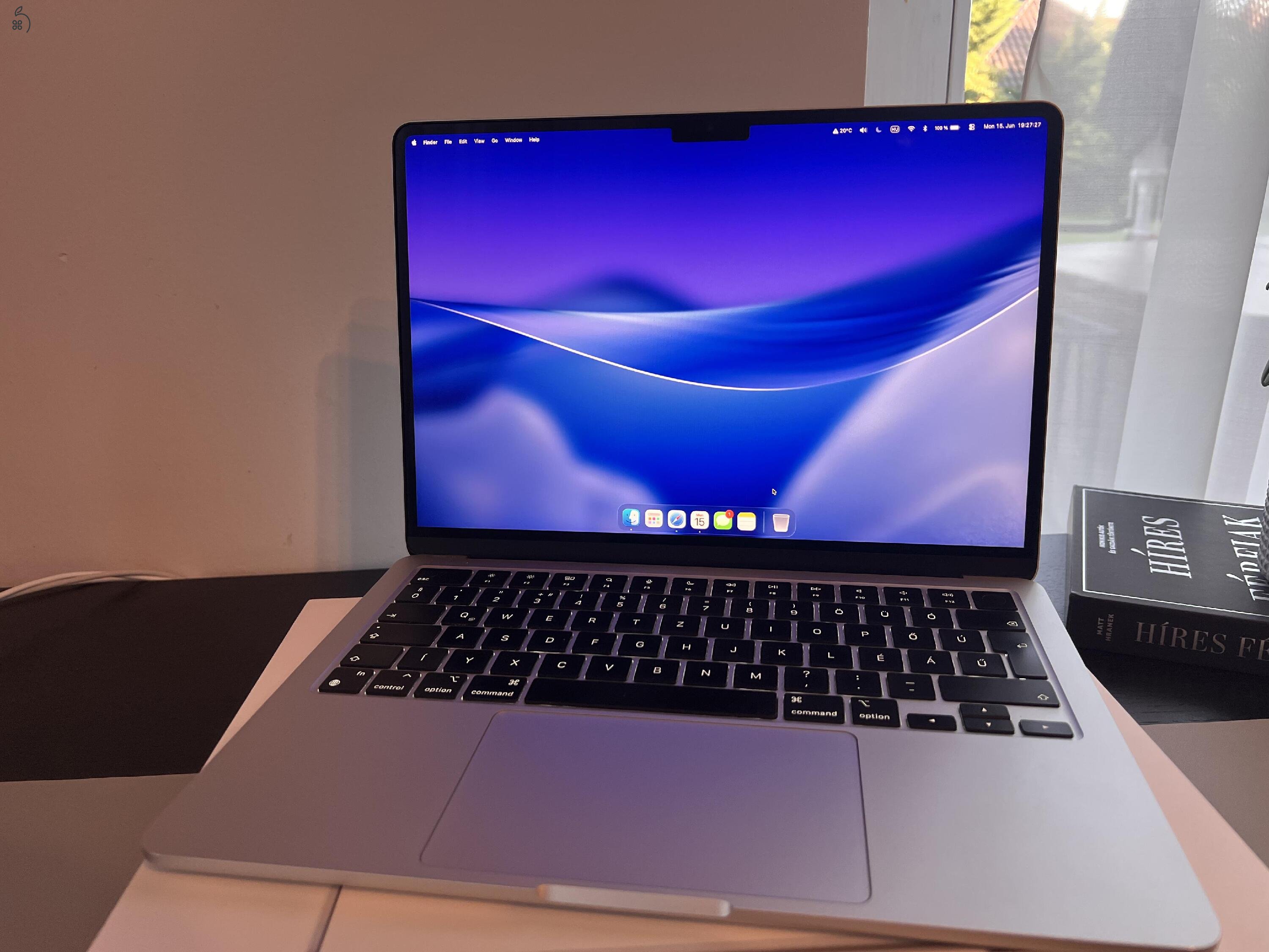 MacBook Air M2(10 magos GPU 16GB RAM, 512GB SSD)