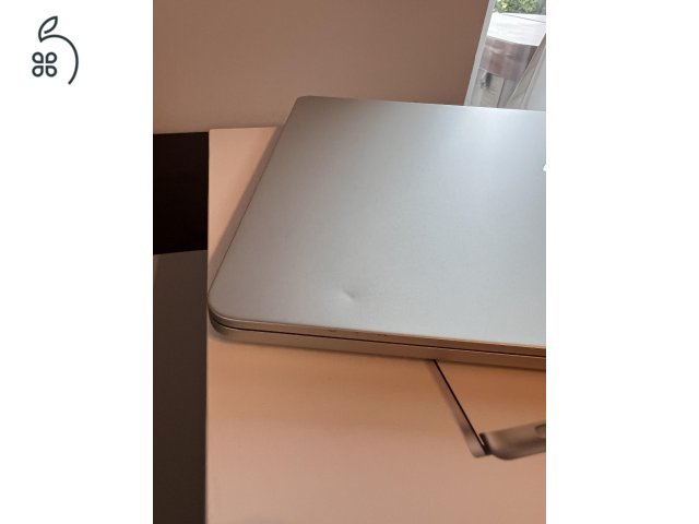 MacBook Air M2(10 magos GPU 16GB RAM, 512GB SSD)