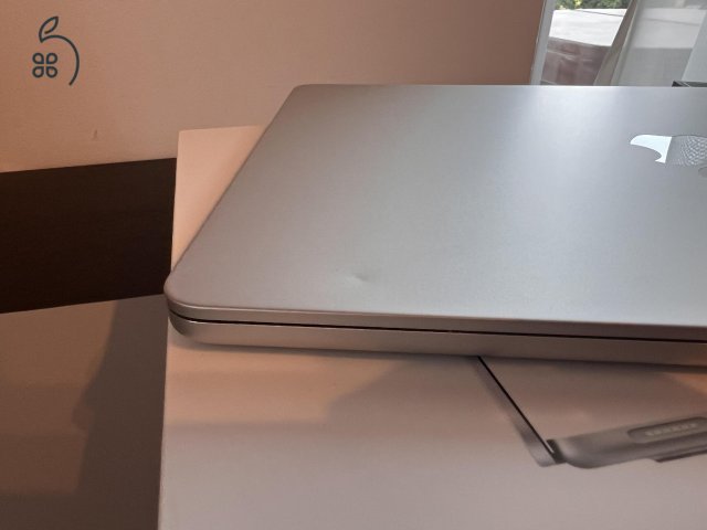 MacBook Air M2(10 magos GPU 16GB RAM, 512GB SSD)