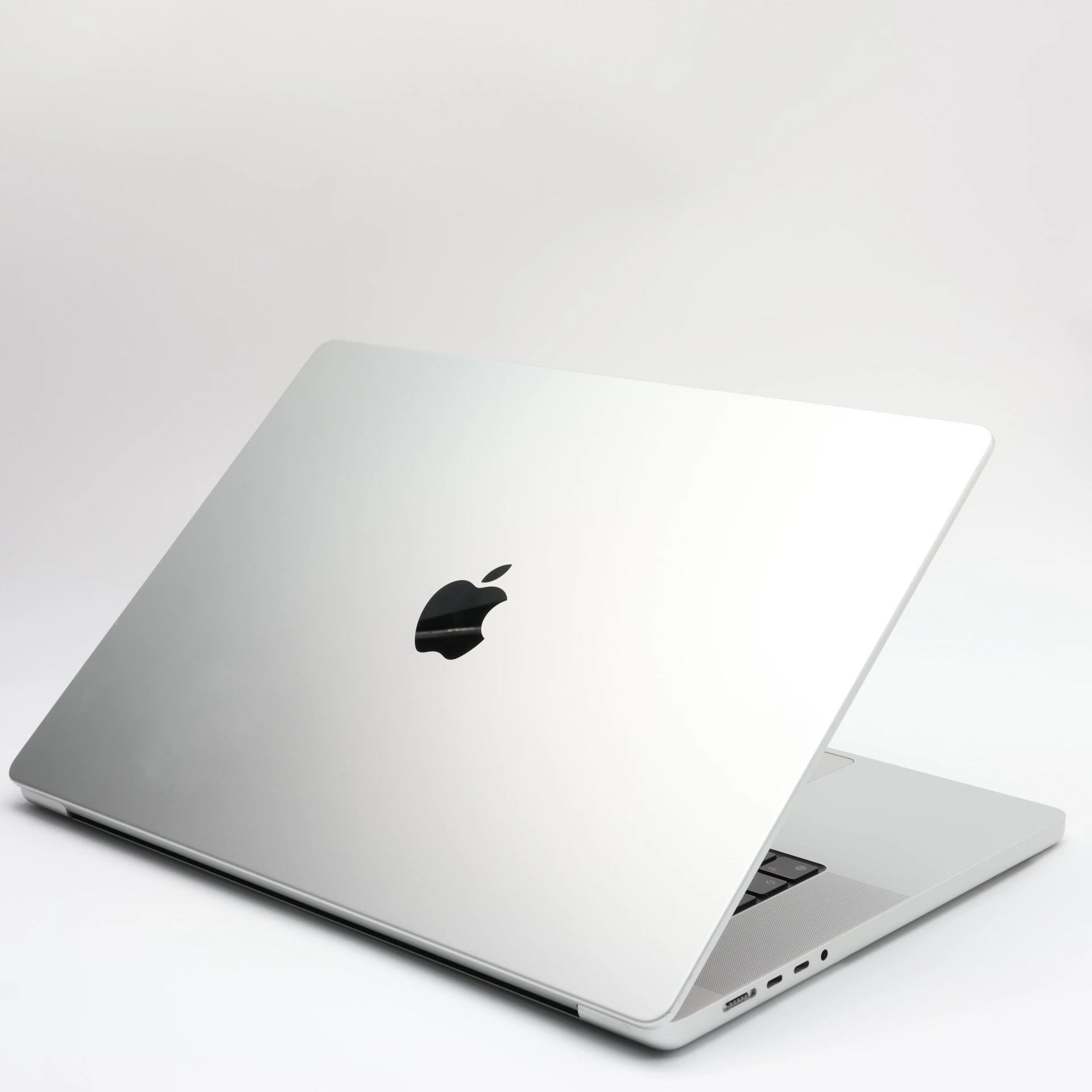 Apple MacBook Pro 16″ 2021 M1 Pro 512 GB 32 GB RAM Silver 100% HUN Bill