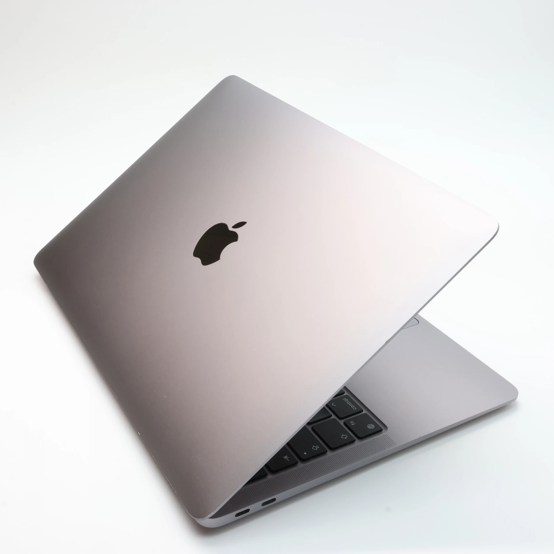 Apple MacBook Air 13″ 2020 M1 256 GB SSD 8 GB RAM Space Gray 85% HUN Bill