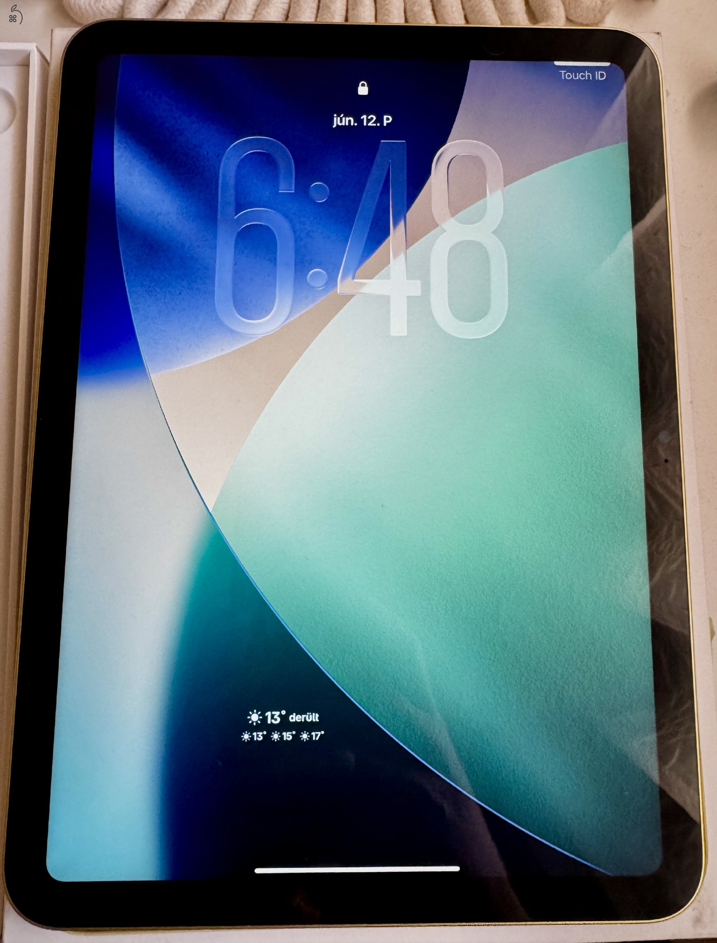 Eladó sárga iPad 10 64GB szép állapotban