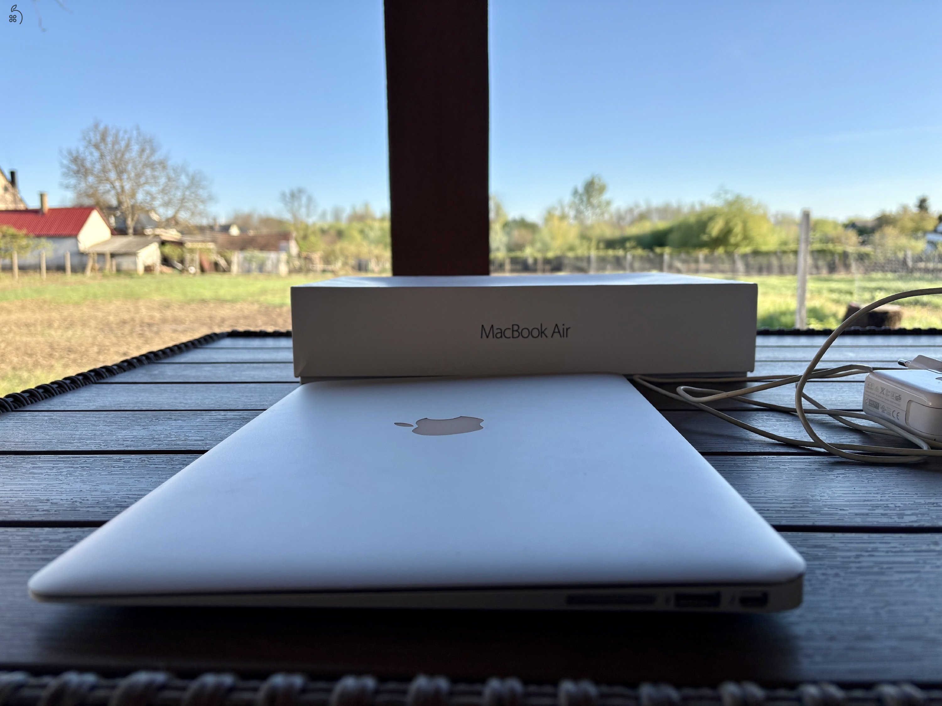 Macbook Air ( 2017 )