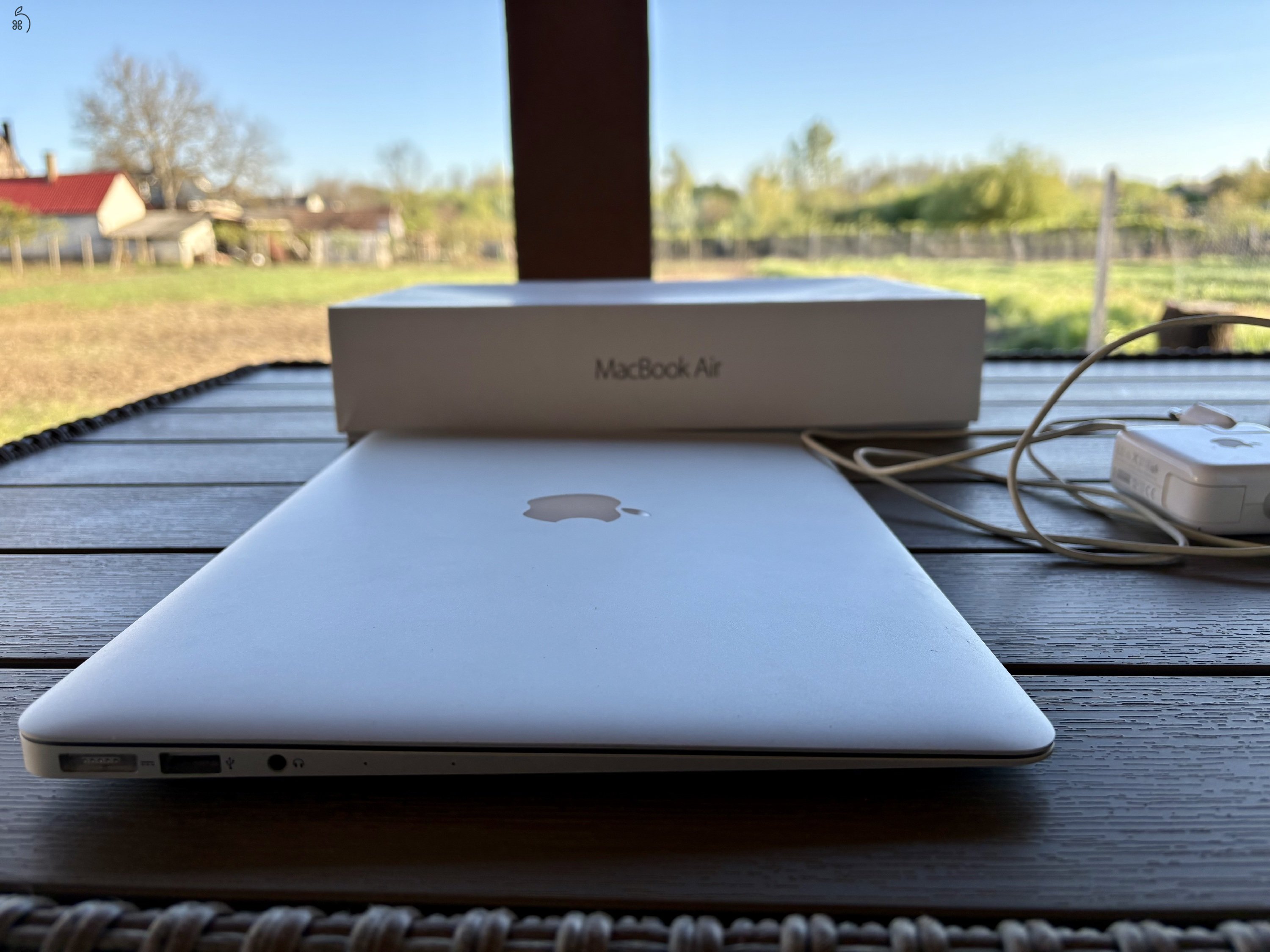 Macbook Air ( 2017 )