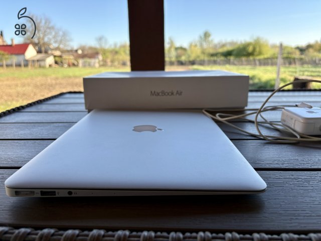 Macbook Air ( 2017 )