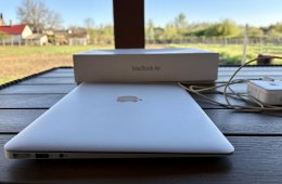 Macbook Air ( 2017 )
