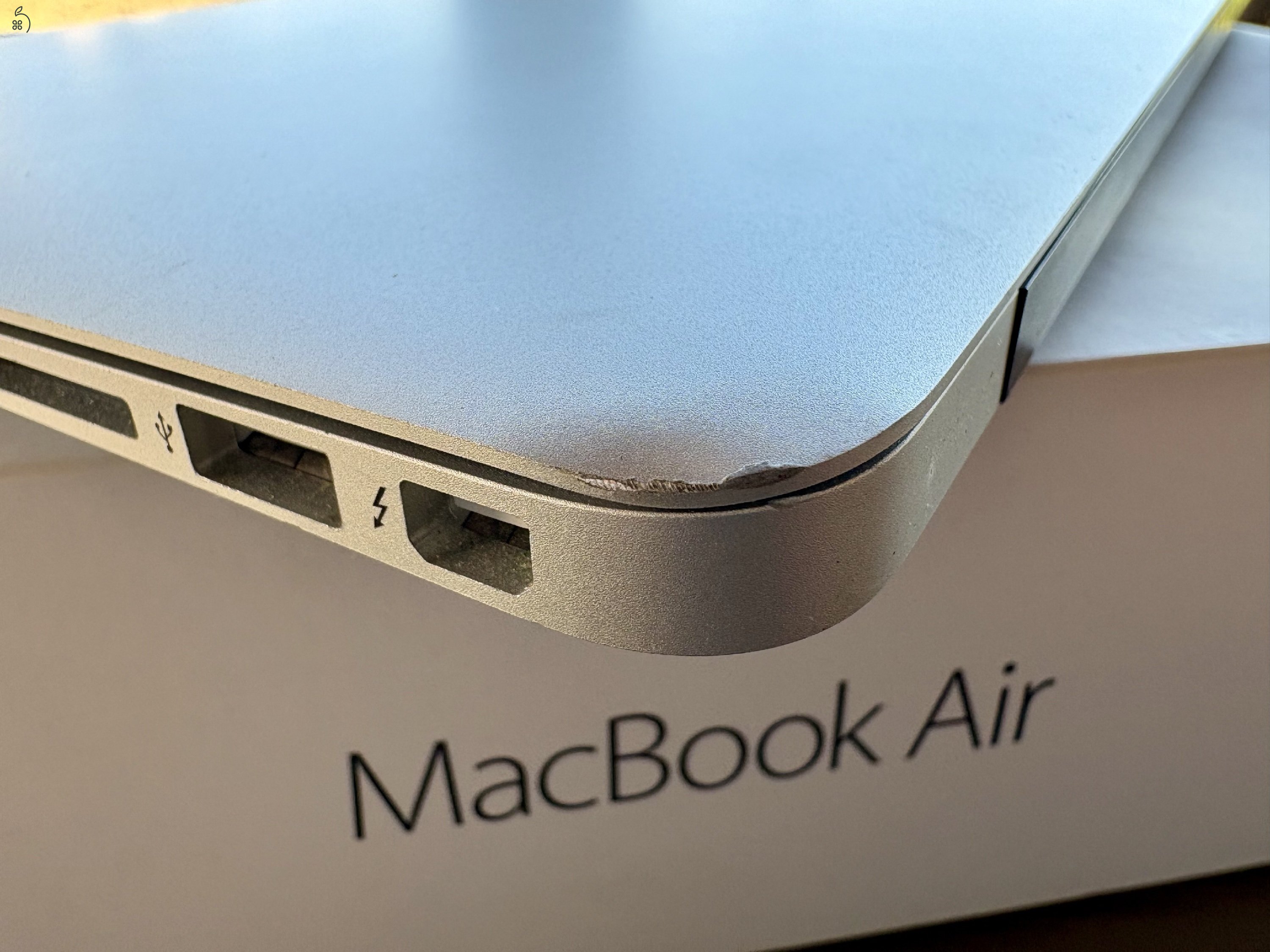 Macbook Air ( 2017 )