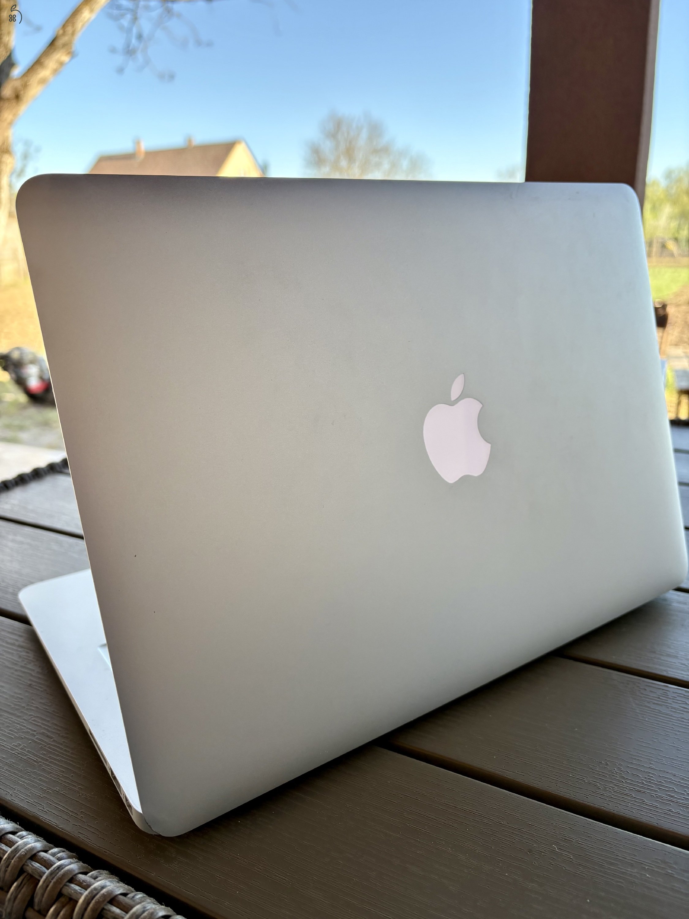 Macbook Air ( 2017 )
