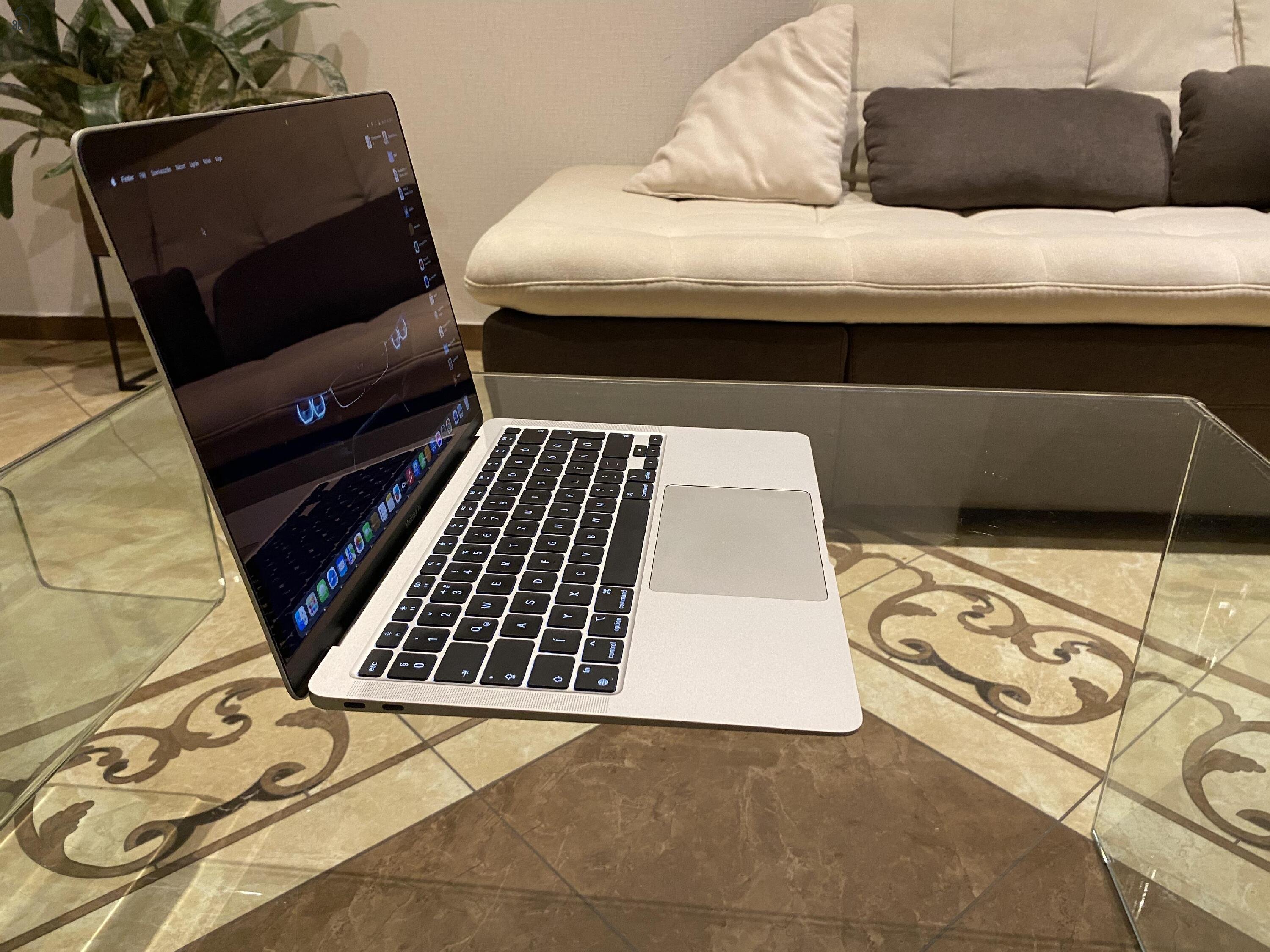 MacBook Air M1 makulátlan állapotban eladó, 16gb/256gb 
