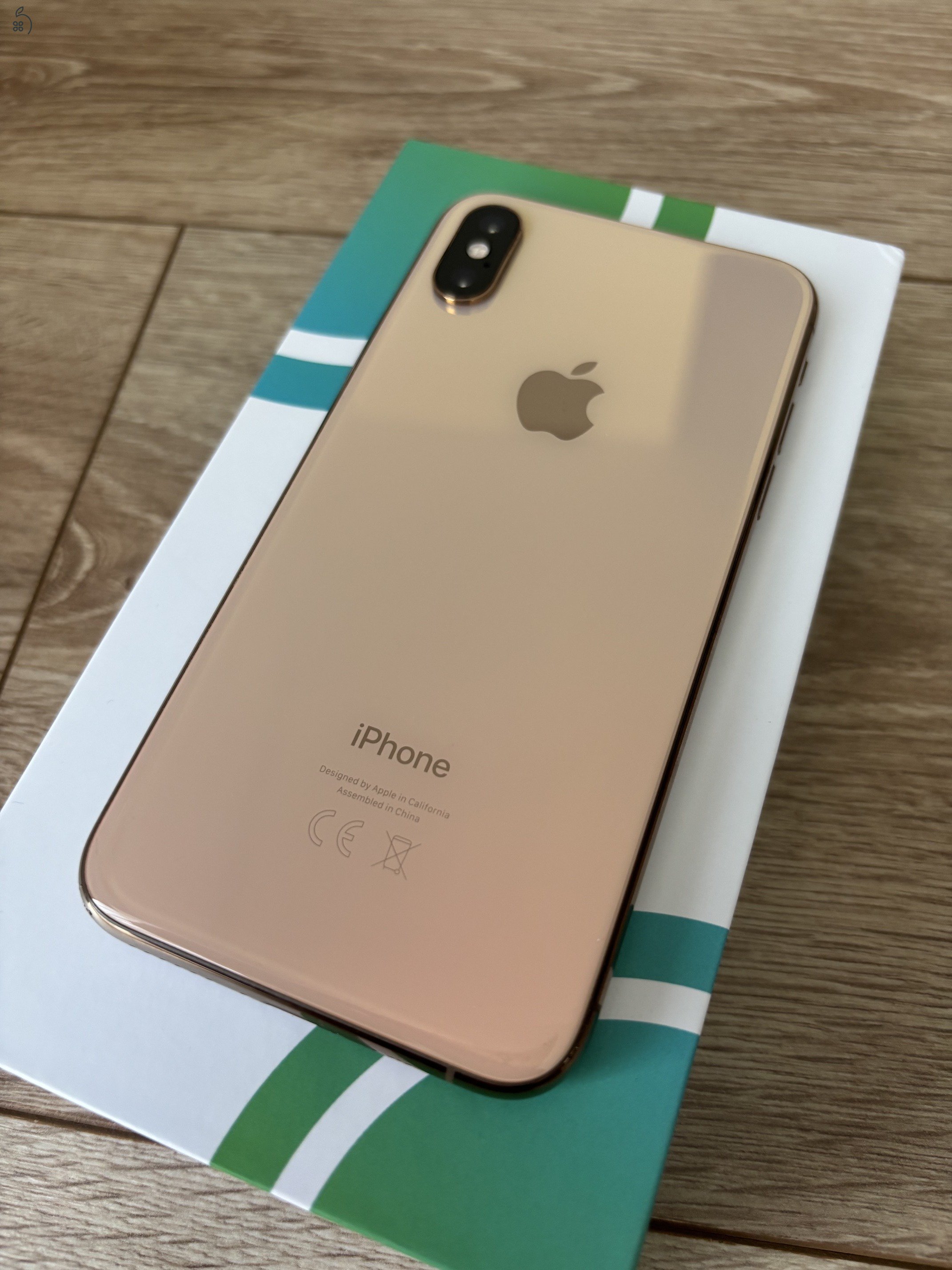 iPhone XS 64 GB, arany színben, újszerű állapotban. 100% akku