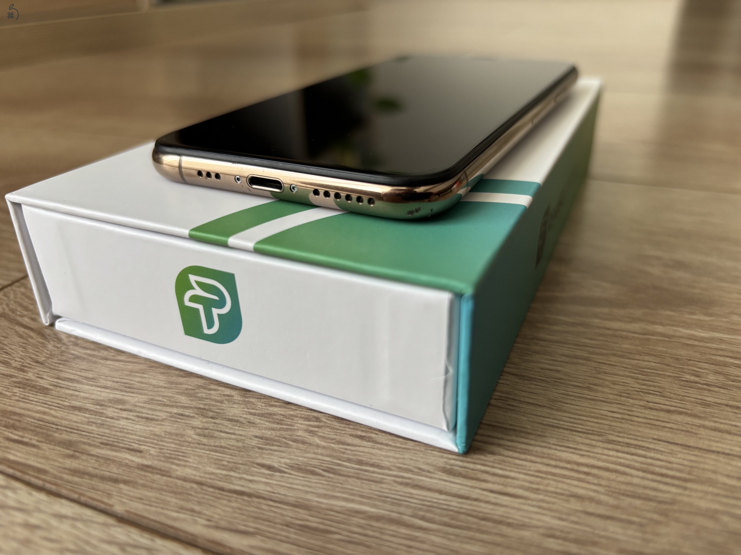 iPhone XS 64 GB, arany színben, újszerű állapotban. 100% akku