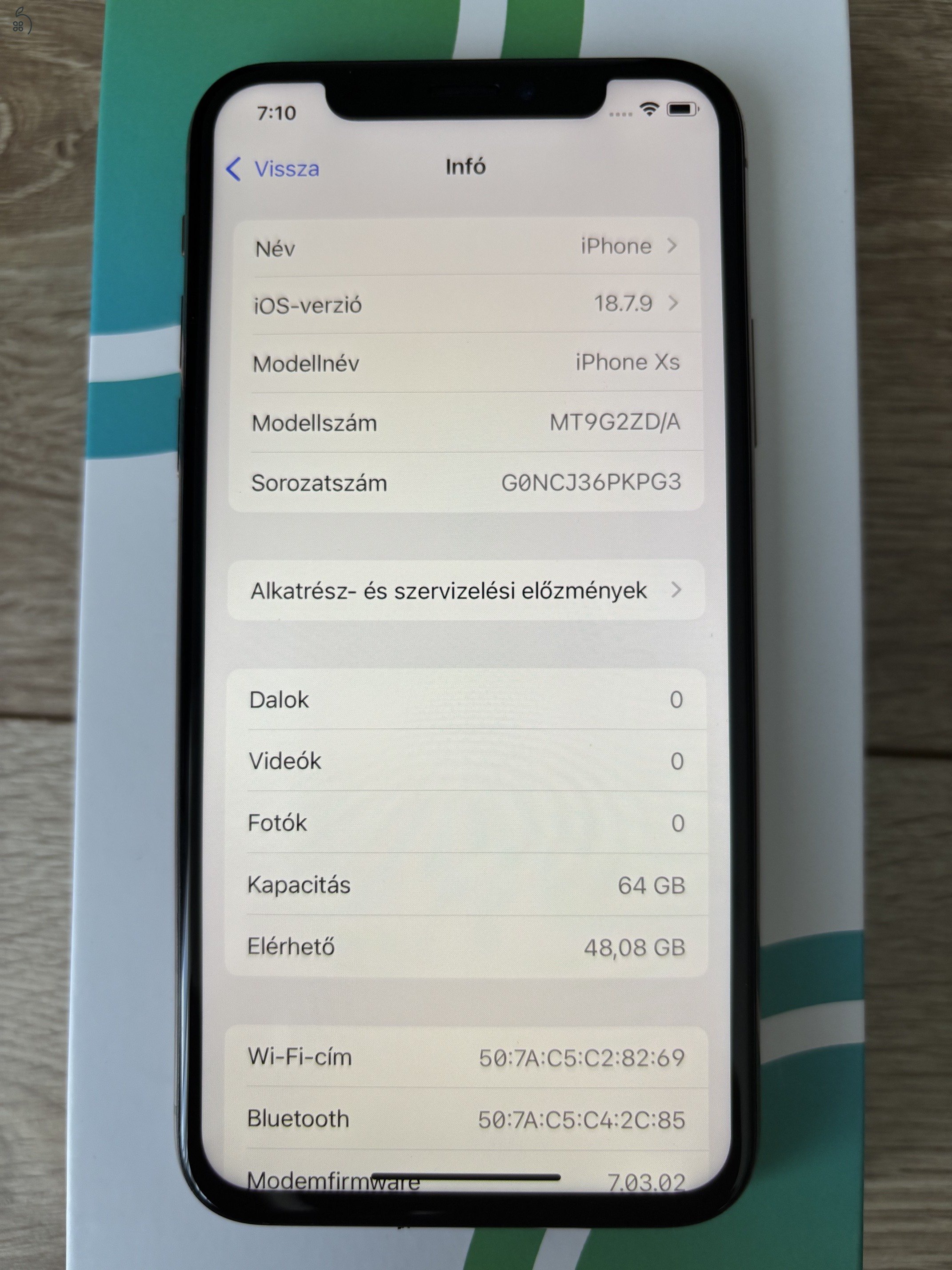 iPhone XS 64 GB, arany színben, újszerű állapotban. 100% akku