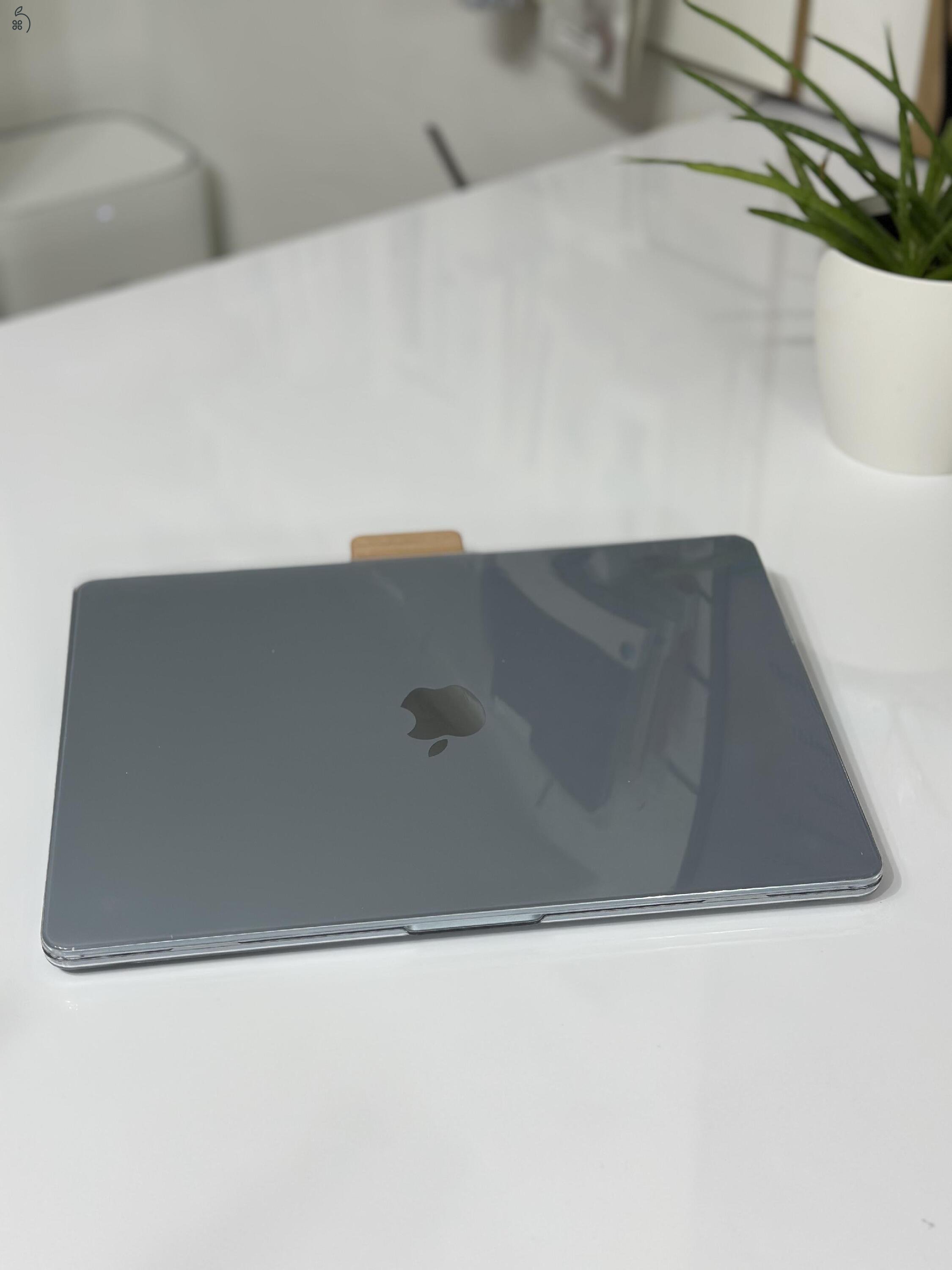 MacBook Air 16GB egyesített memória 256GB SSD 100% akkumulátor Újszerű állapot