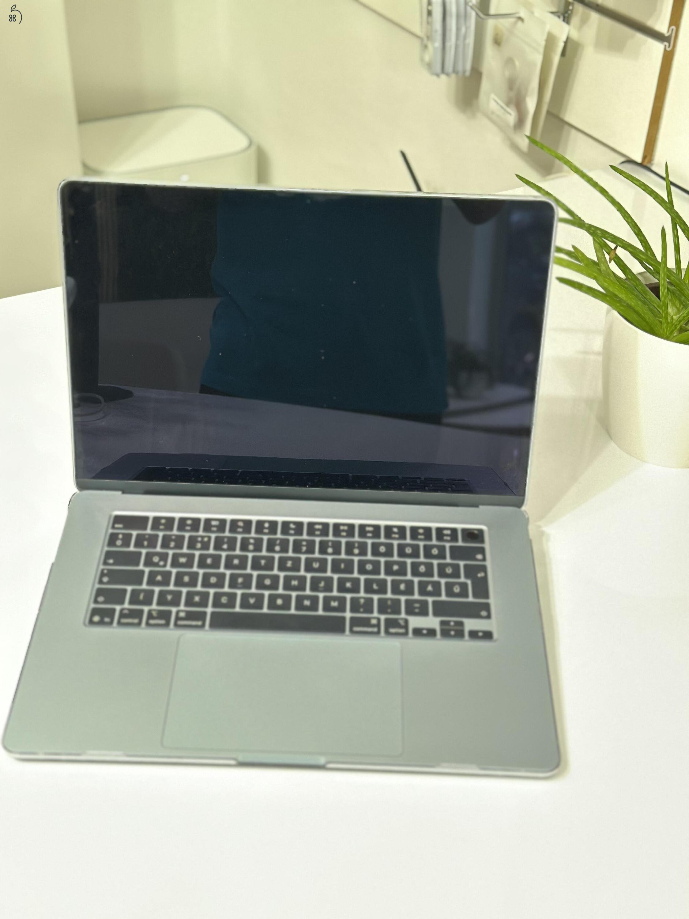 MacBook Air 16GB egyesített memória 256GB SSD 100% akkumulátor Újszerű állapot