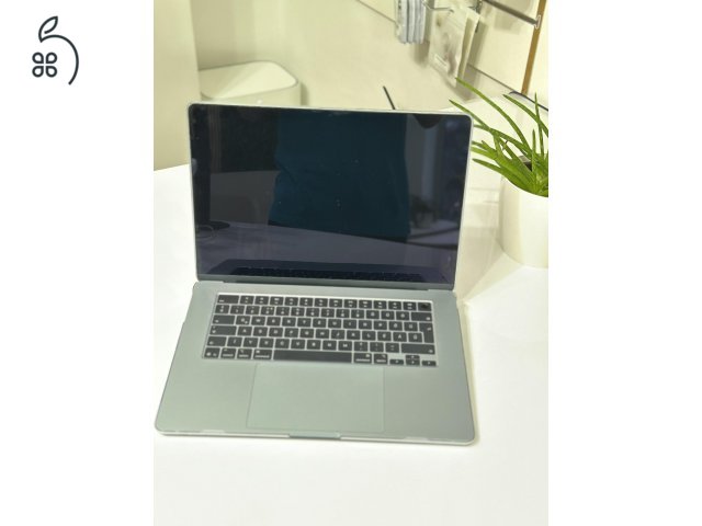 MacBook Air 16GB egyesített memória 256GB SSD 100% akkumulátor Újszerű állapot