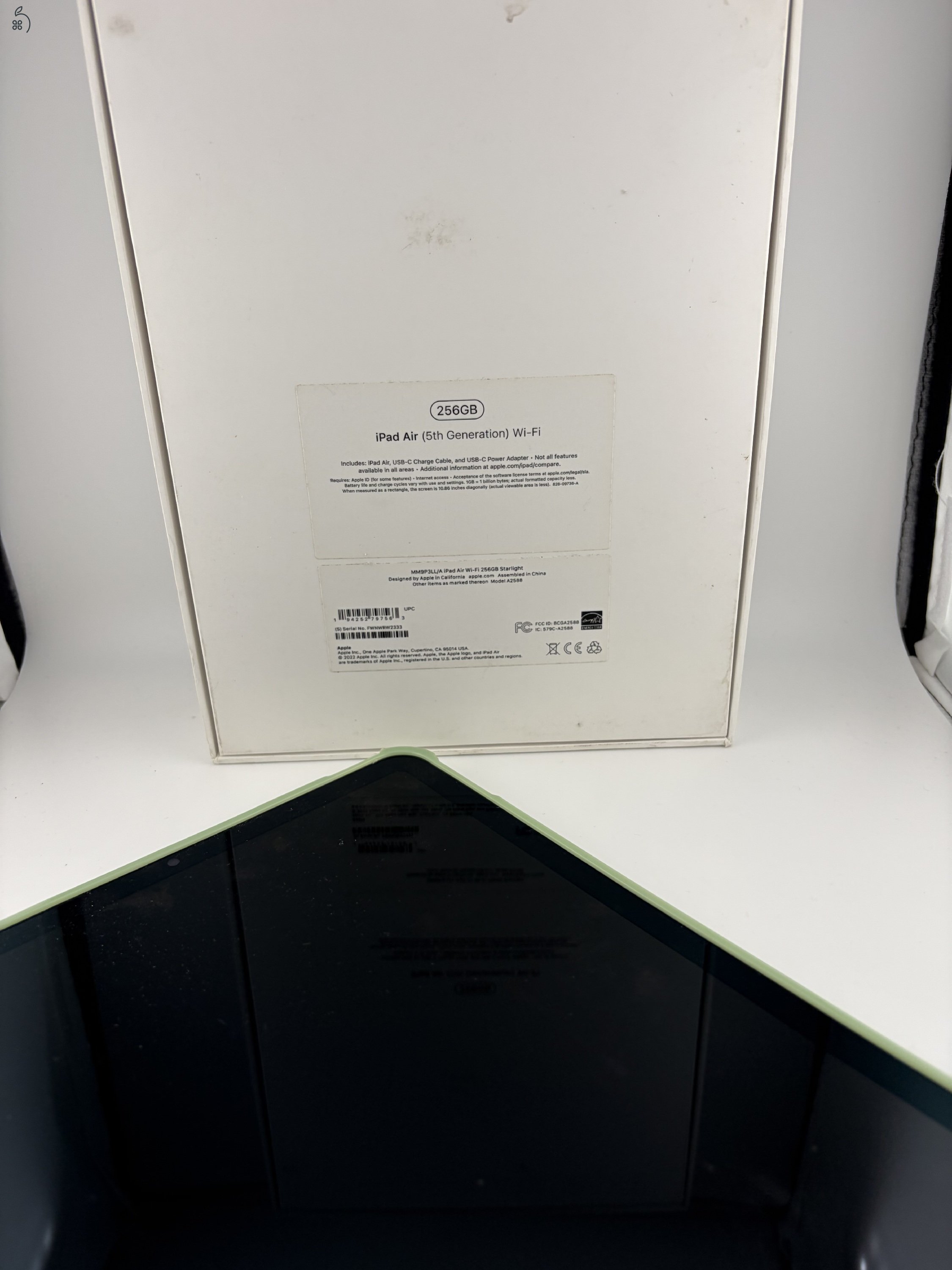 iPad Air 5 (M1) – Ritka 256GB tárhely – Starlight – Karcmentes, dobozában