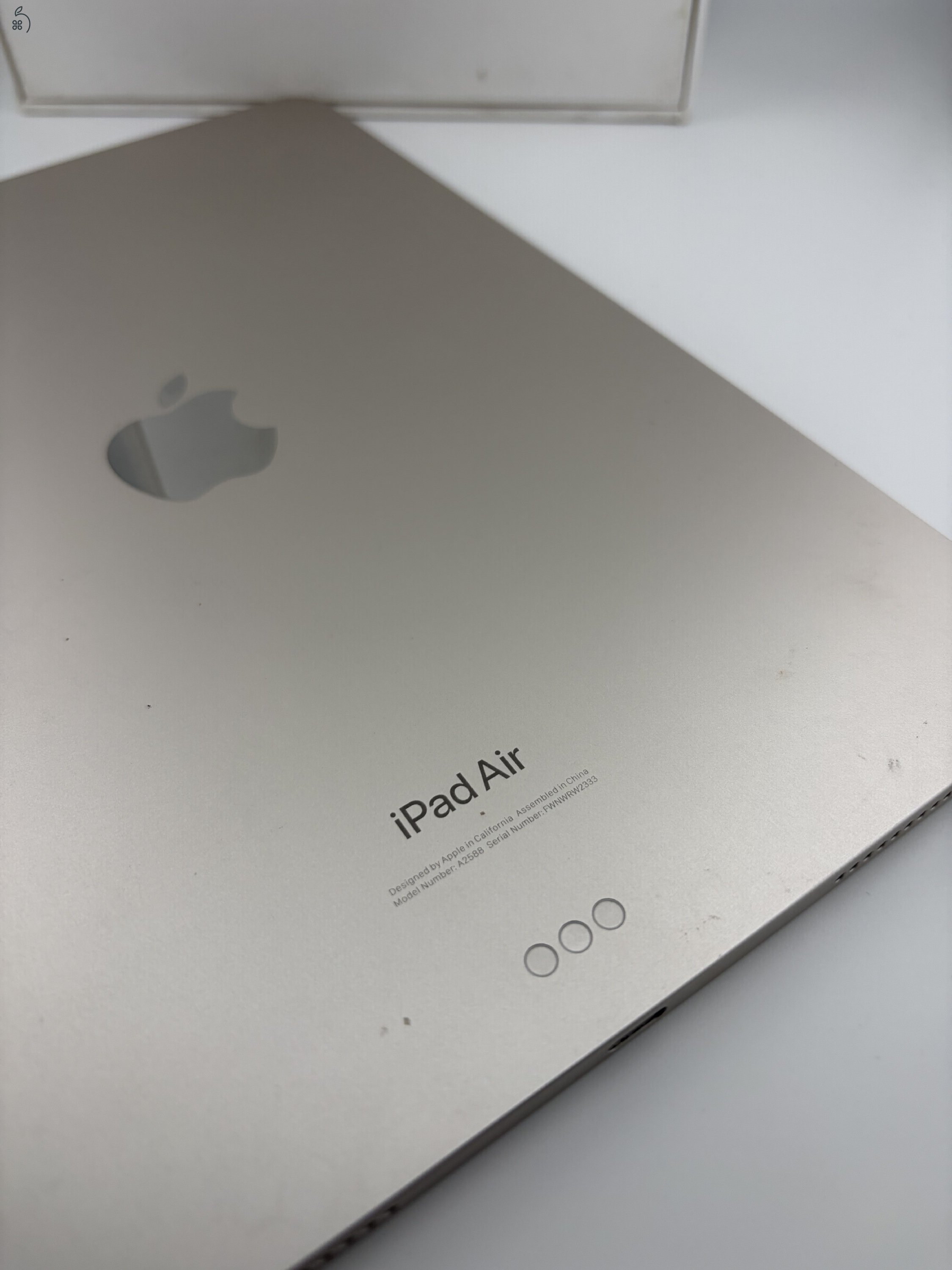 iPad Air 5 (M1) – Ritka 256GB tárhely – Starlight – Karcmentes, dobozában