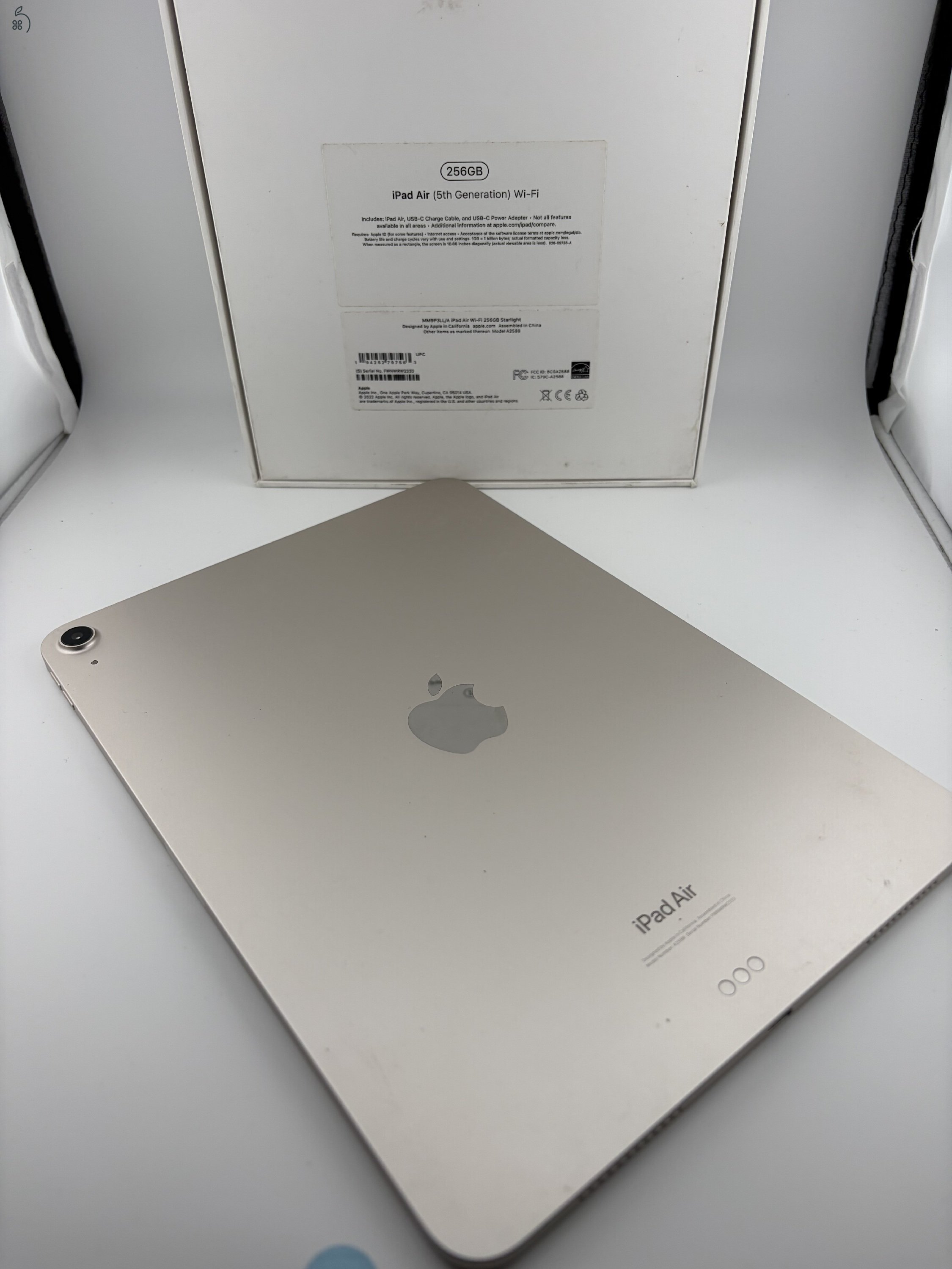 iPad Air 5 (M1) – Ritka 256GB tárhely – Starlight – Karcmentes, dobozában