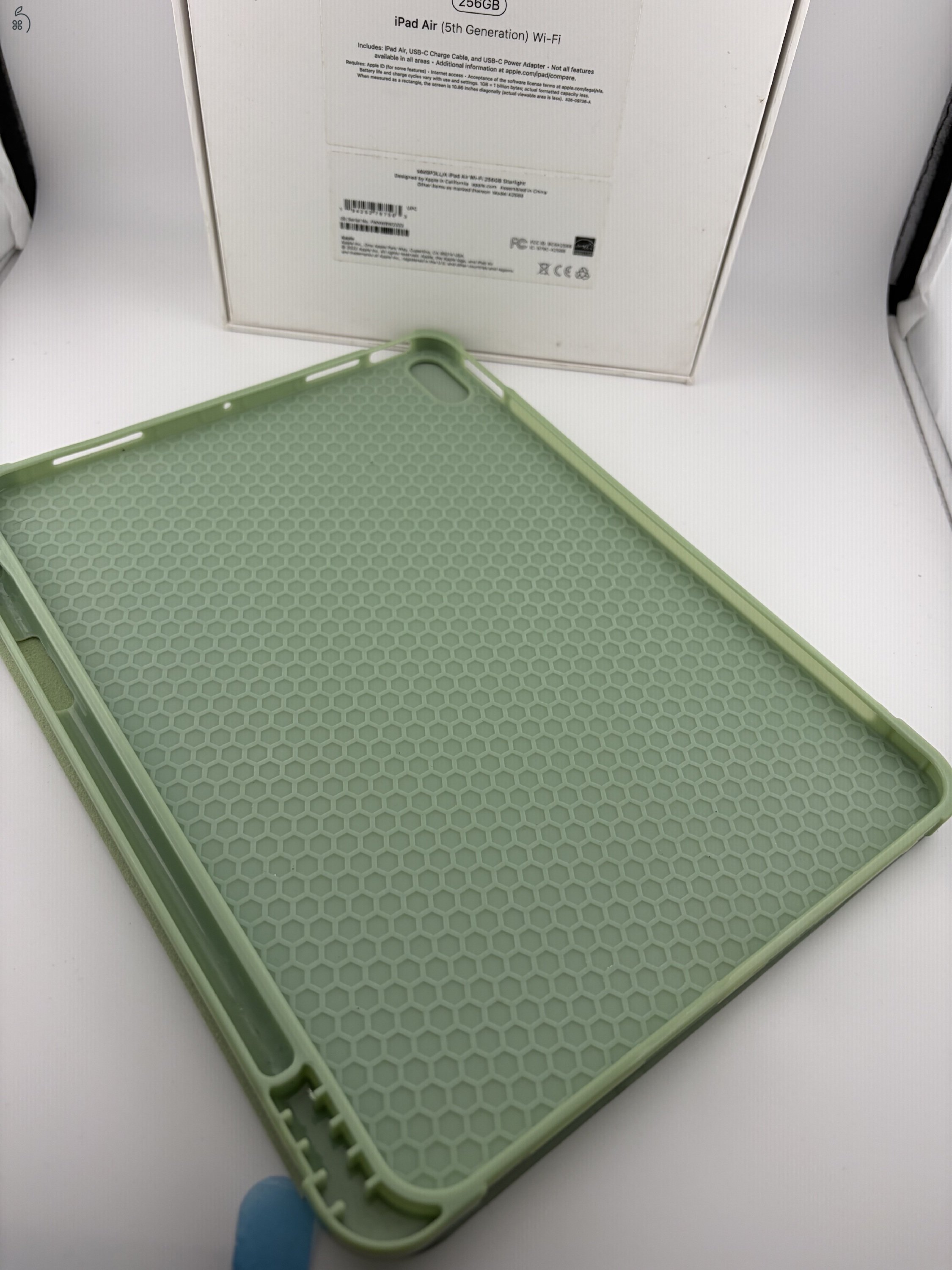 iPad Air 5 (M1) – Ritka 256GB tárhely – Starlight – Karcmentes, dobozában