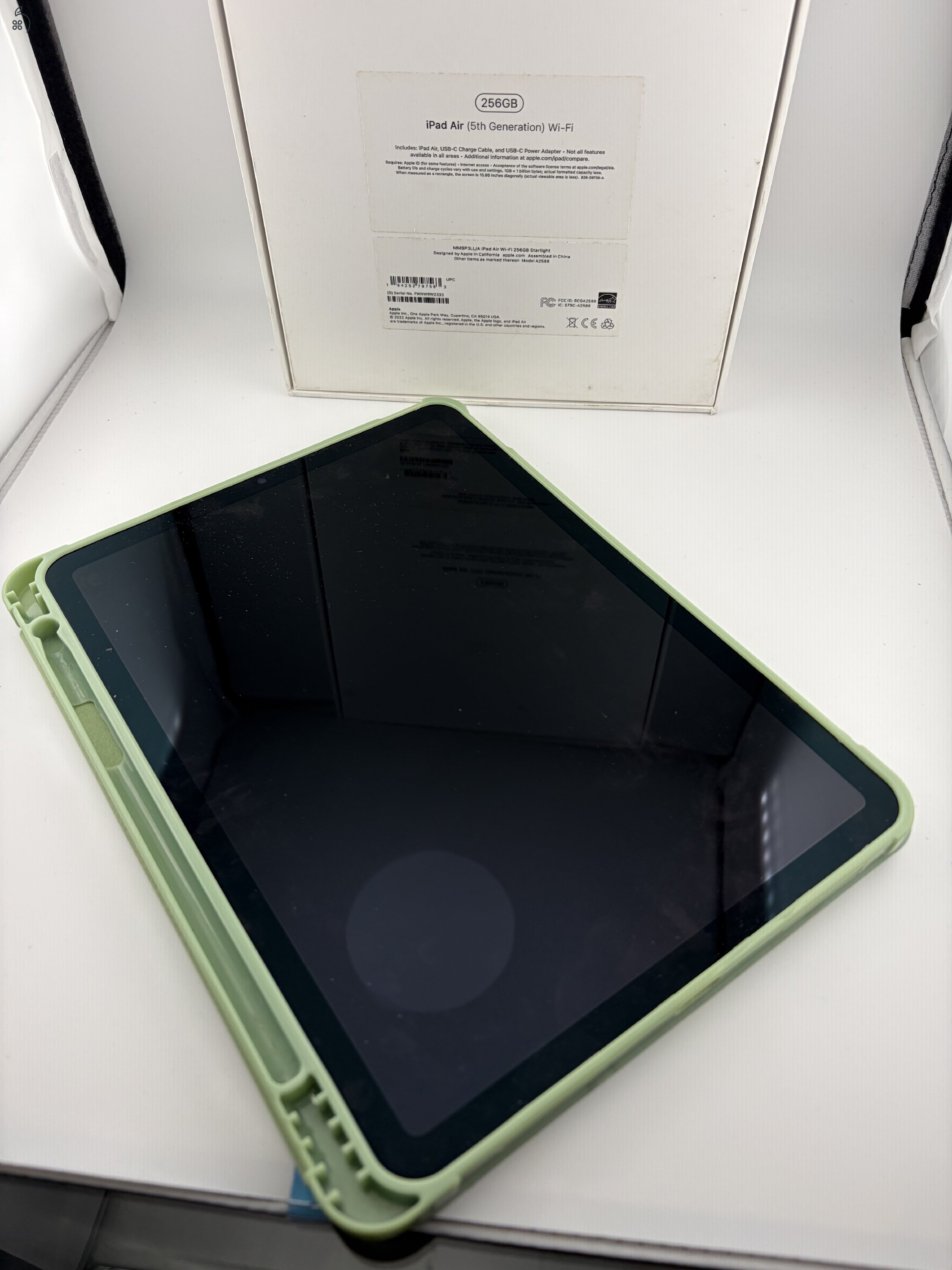 iPad Air 5 (M1) – Ritka 256GB tárhely – Starlight – Karcmentes, dobozában