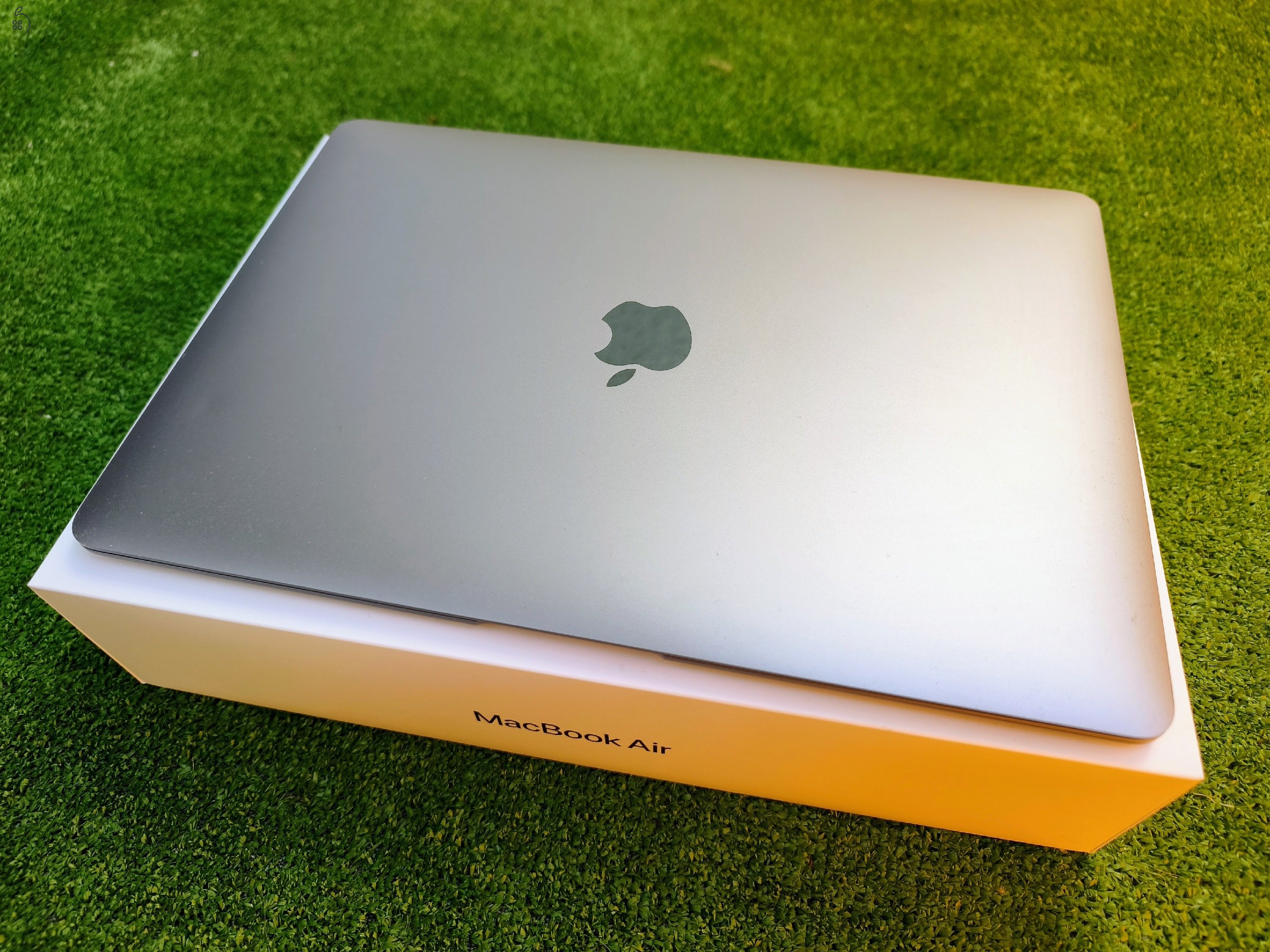 MacBook Air M1 Silver 13” 256GB 8Gb HU bill., 4 hó garanciával