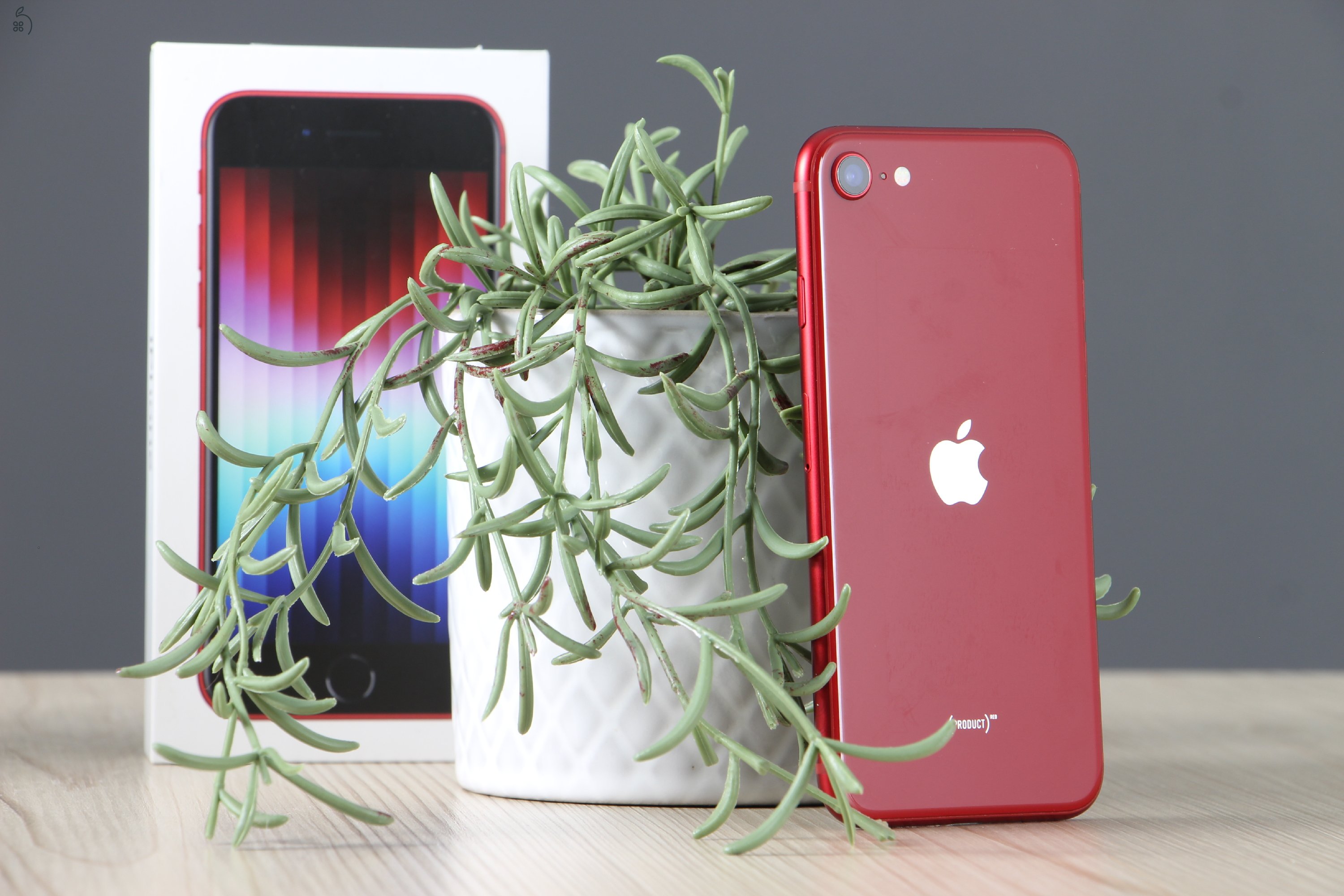 Apple iPhone SE 2022 128GB piros B US-8202