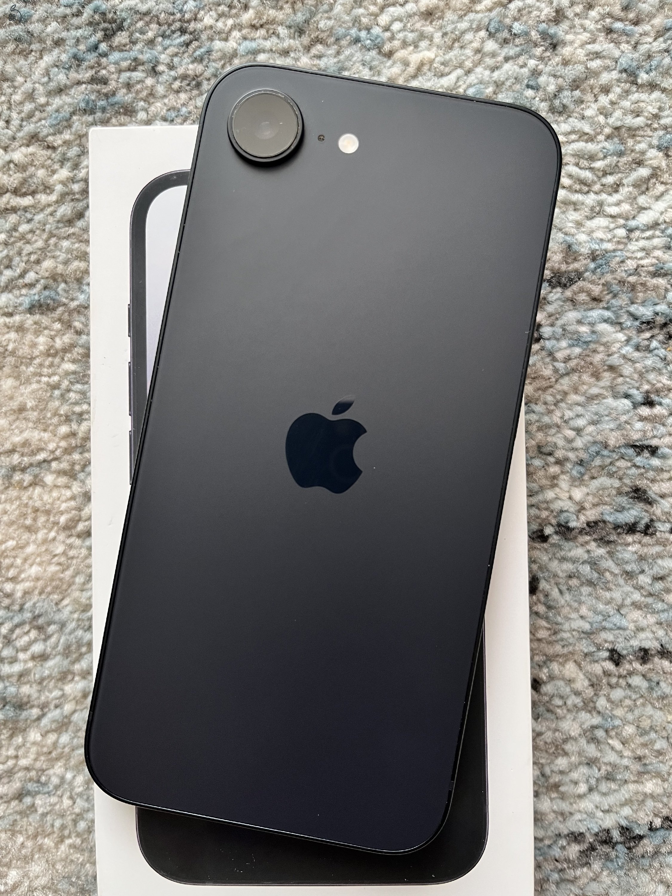iPhone 16e 128GB Apple garancia! Akku 100%!