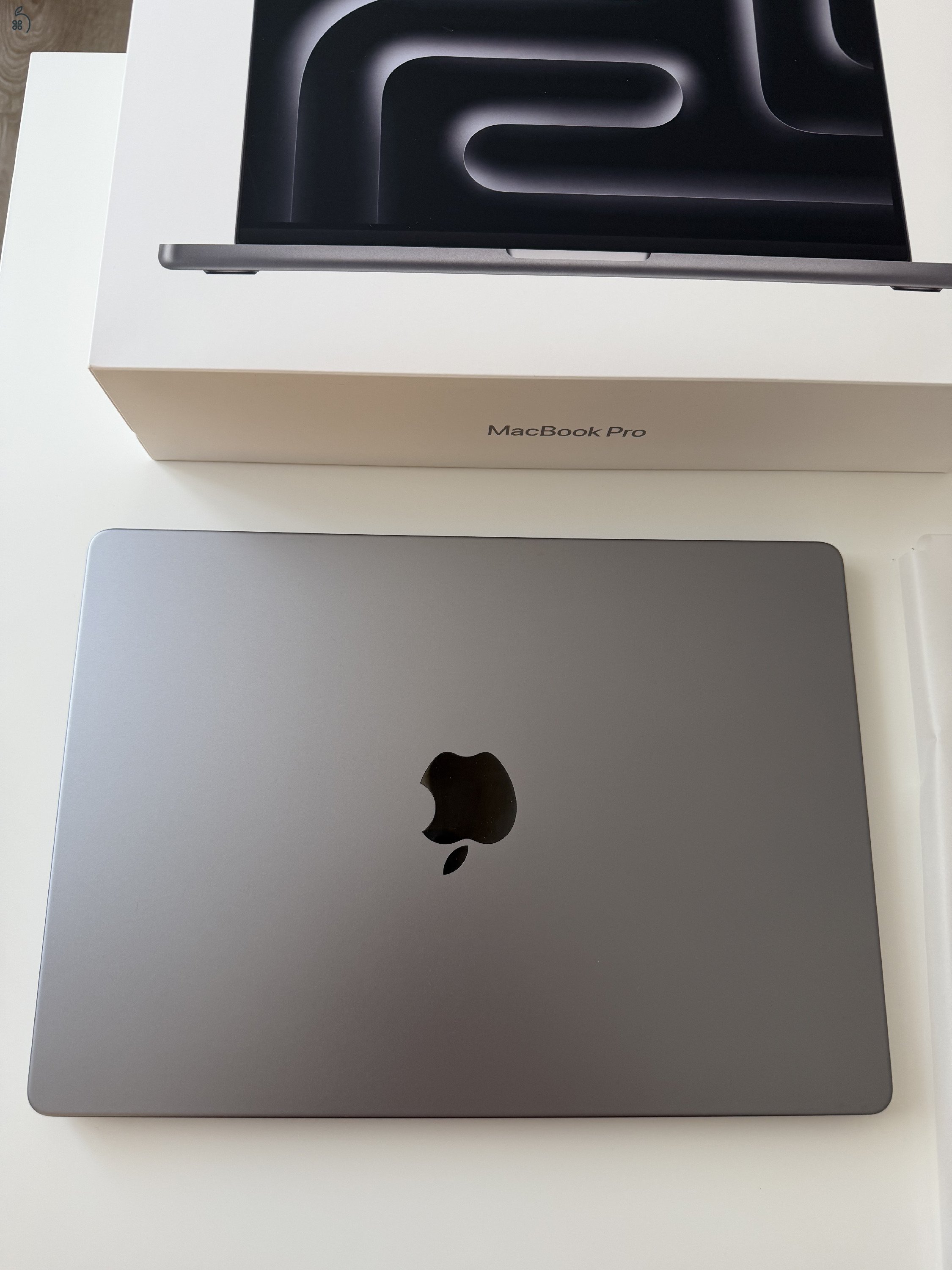 Apple MacBook Pro 14 M3 Space Gray Újszerű állapot .