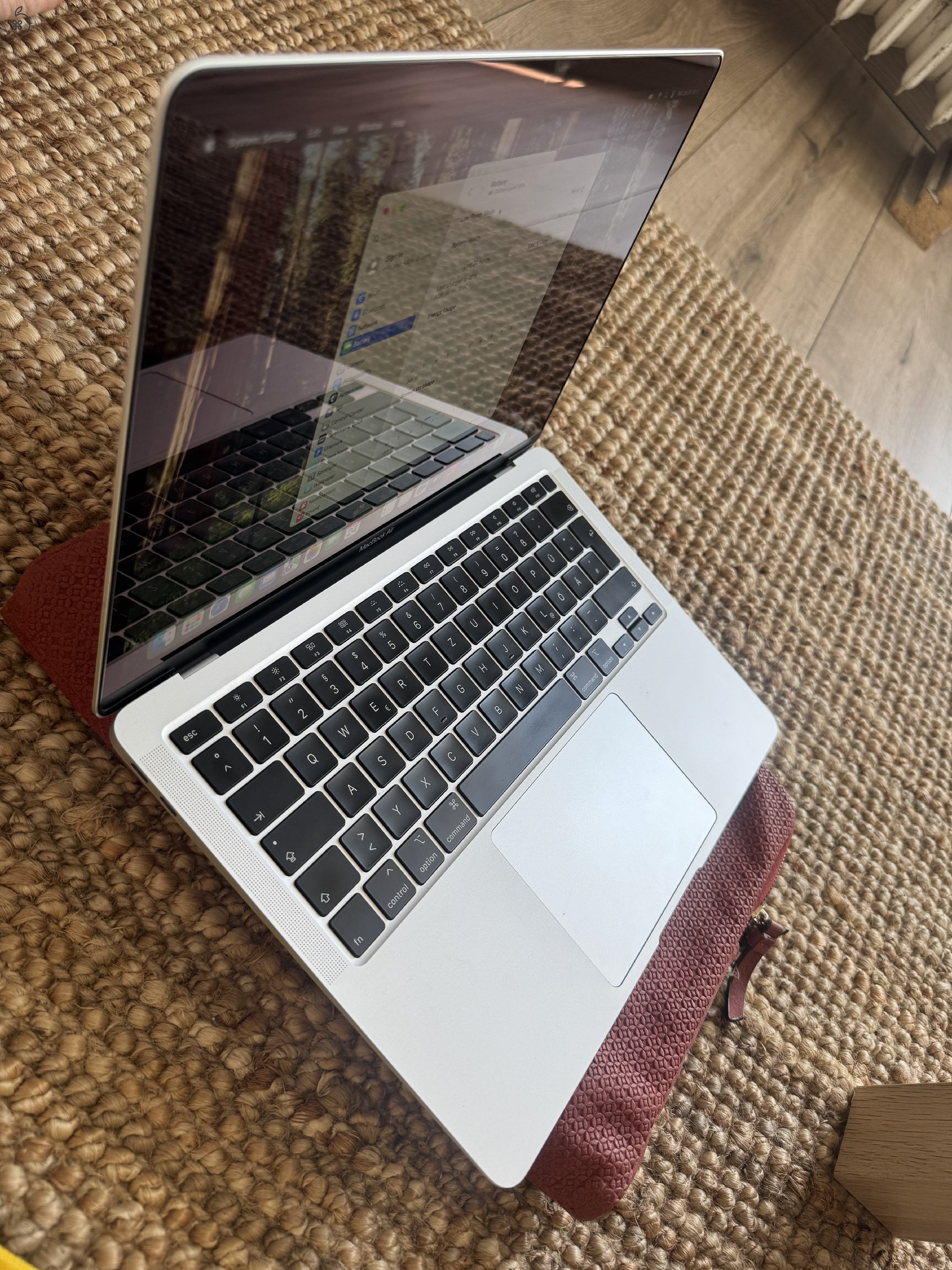 MacBook Air Retina 13-inch 2020 i5; 256GB; 16GB RAM