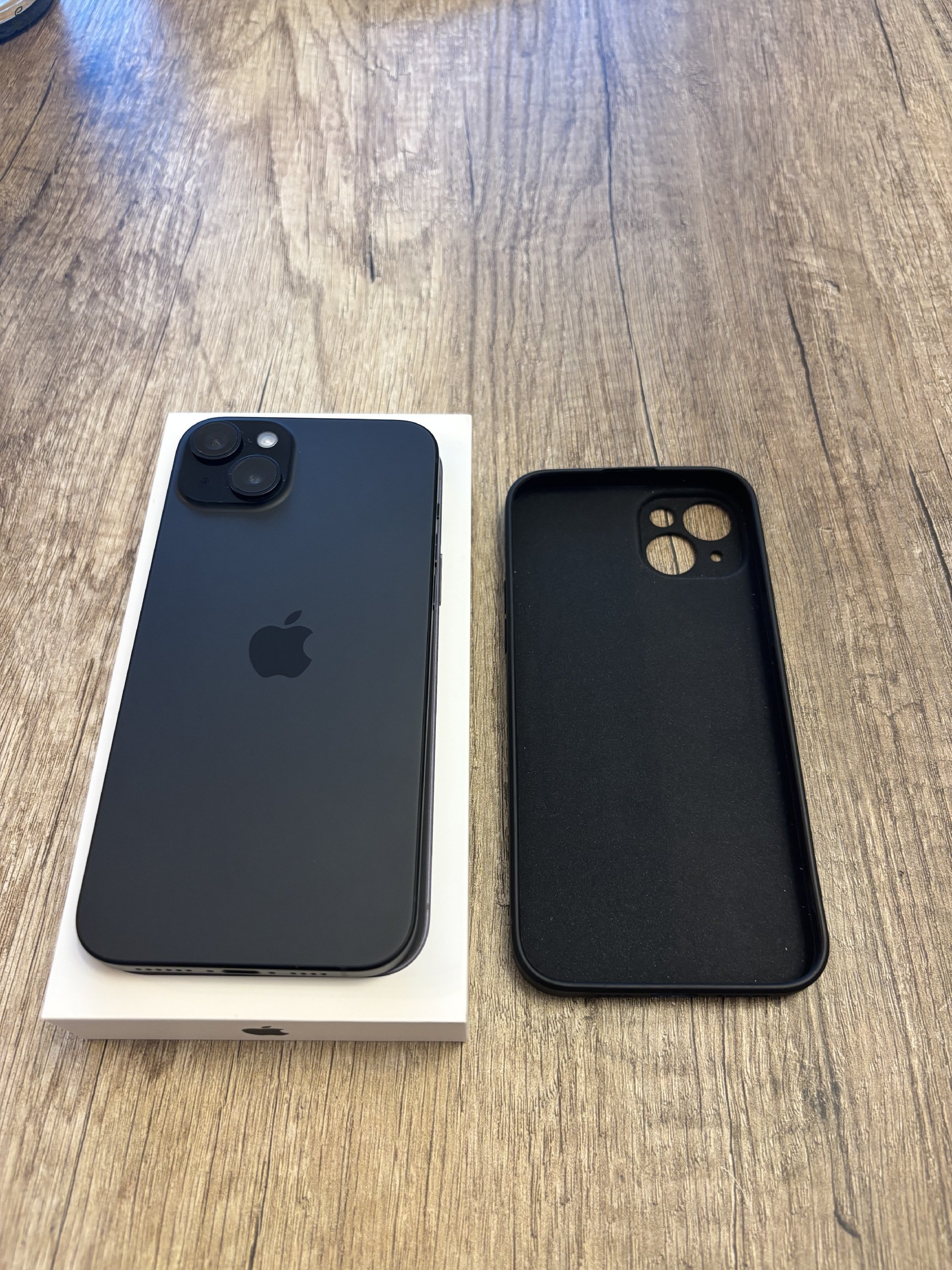 Iphone 15 plus, 128gb, fekete, garis, karcmentes, újszerű!