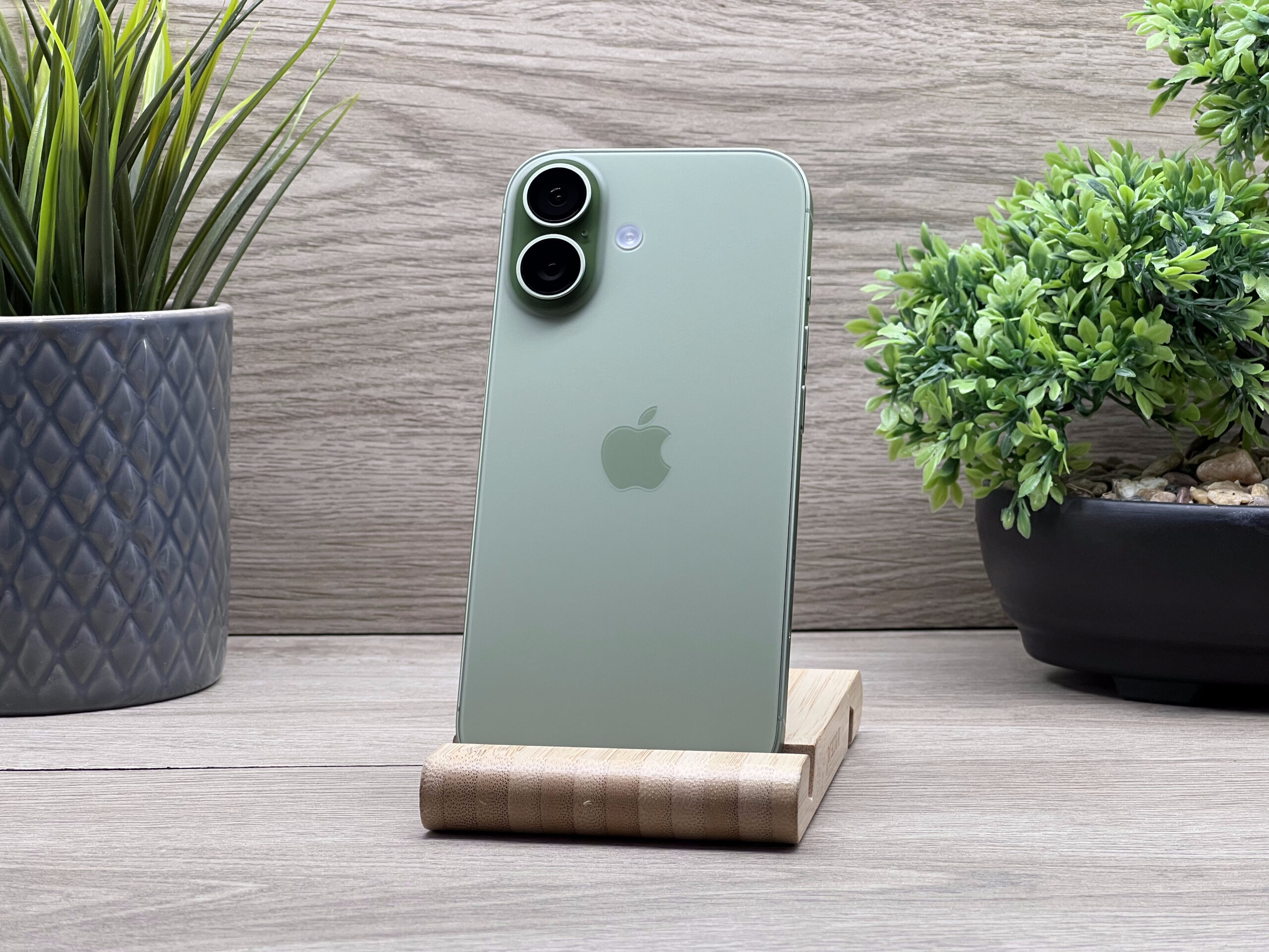 Hibátlan iPhone 17 Sage 256GB 2 ÉV Garanciával 100%