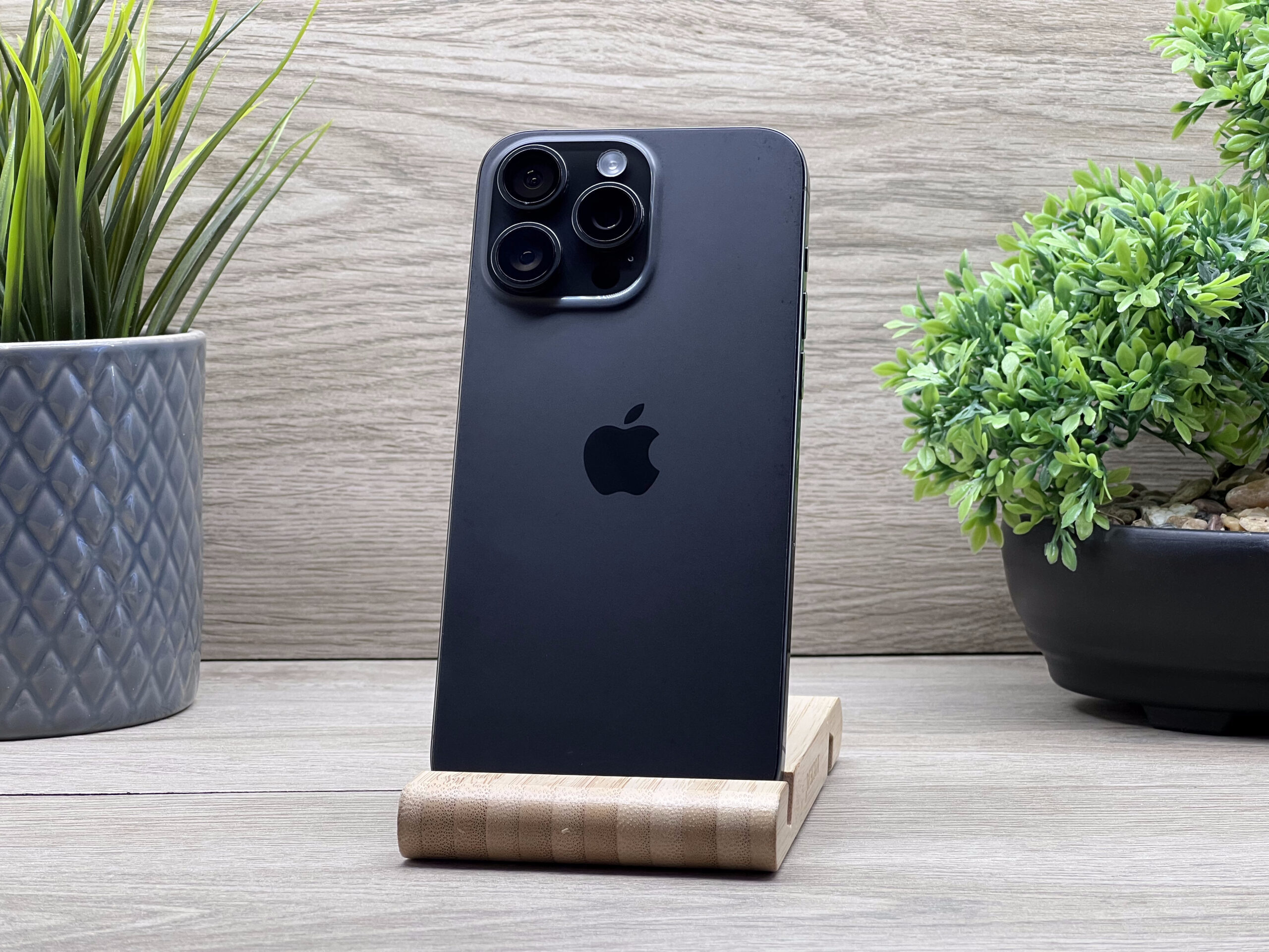 Hibátlan iPhone 15 Pro Max Black Titanium 256GB 2 ÉV Garanciával 92%