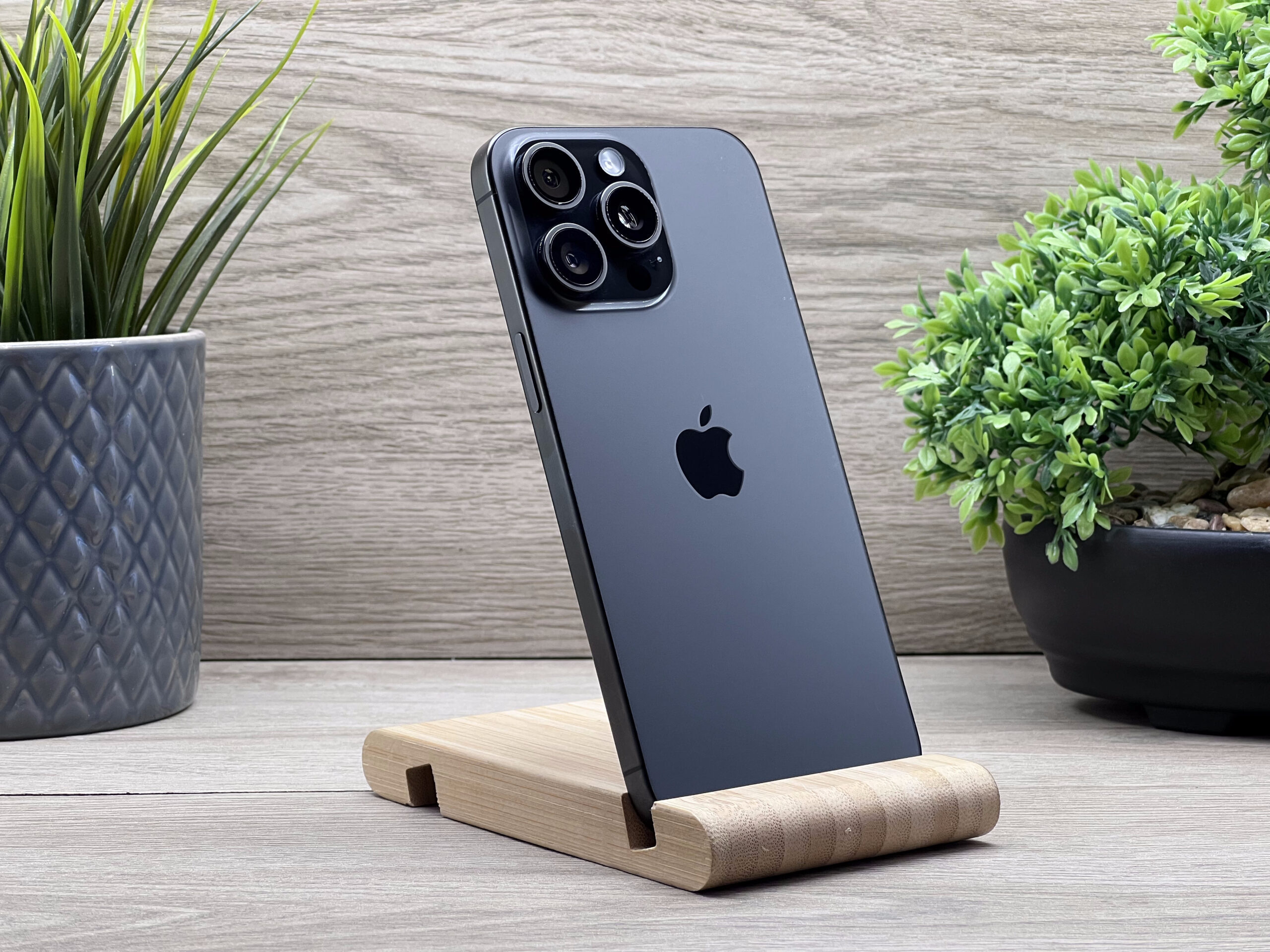 Hibátlan iPhone 15 Pro Max Black Titanium 256GB 2 ÉV Garanciával 92%