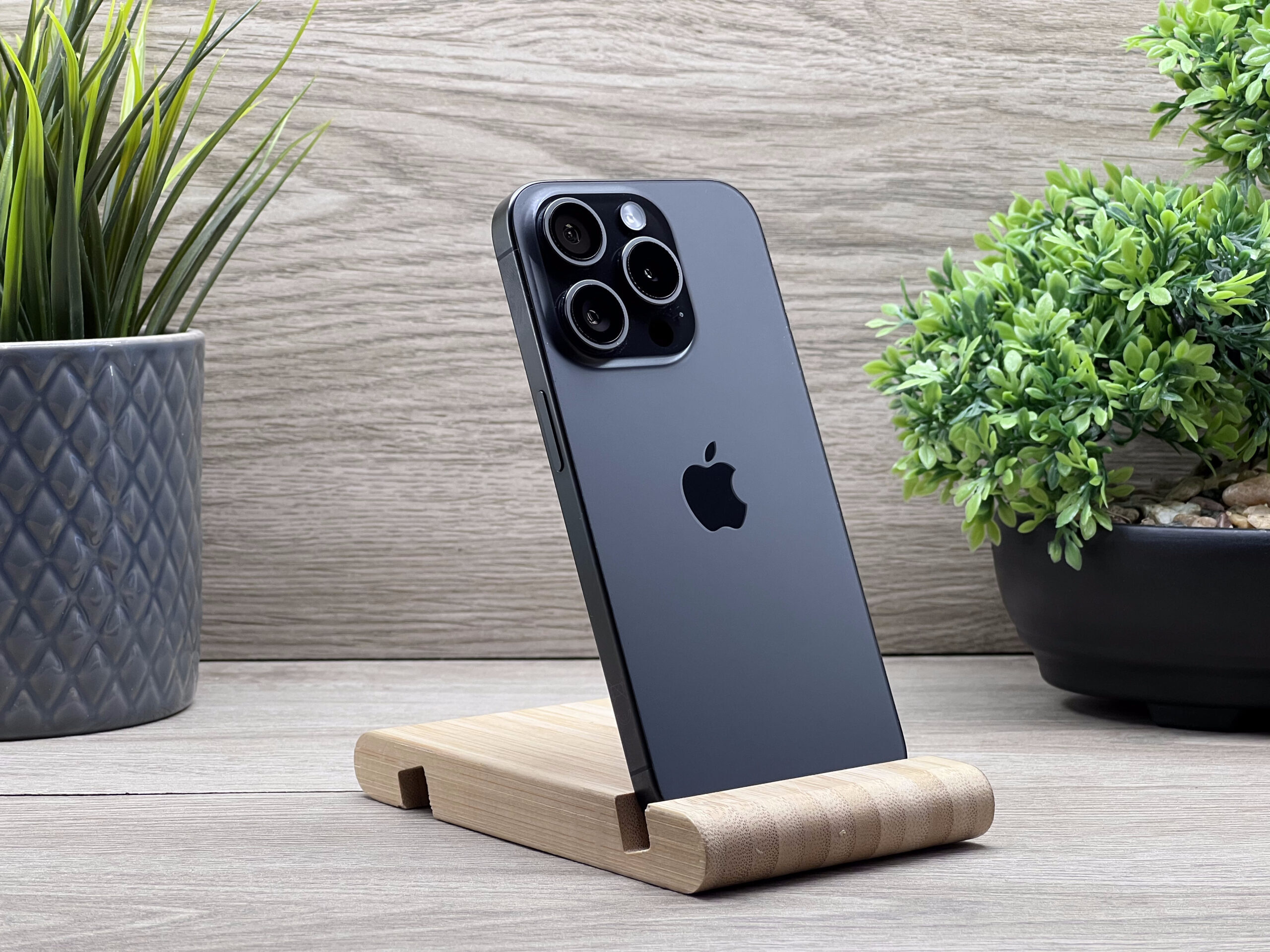 Hibátlan iPhone 15 Pro Black Titanium 128GB 2 ÉV Garanciával 91%