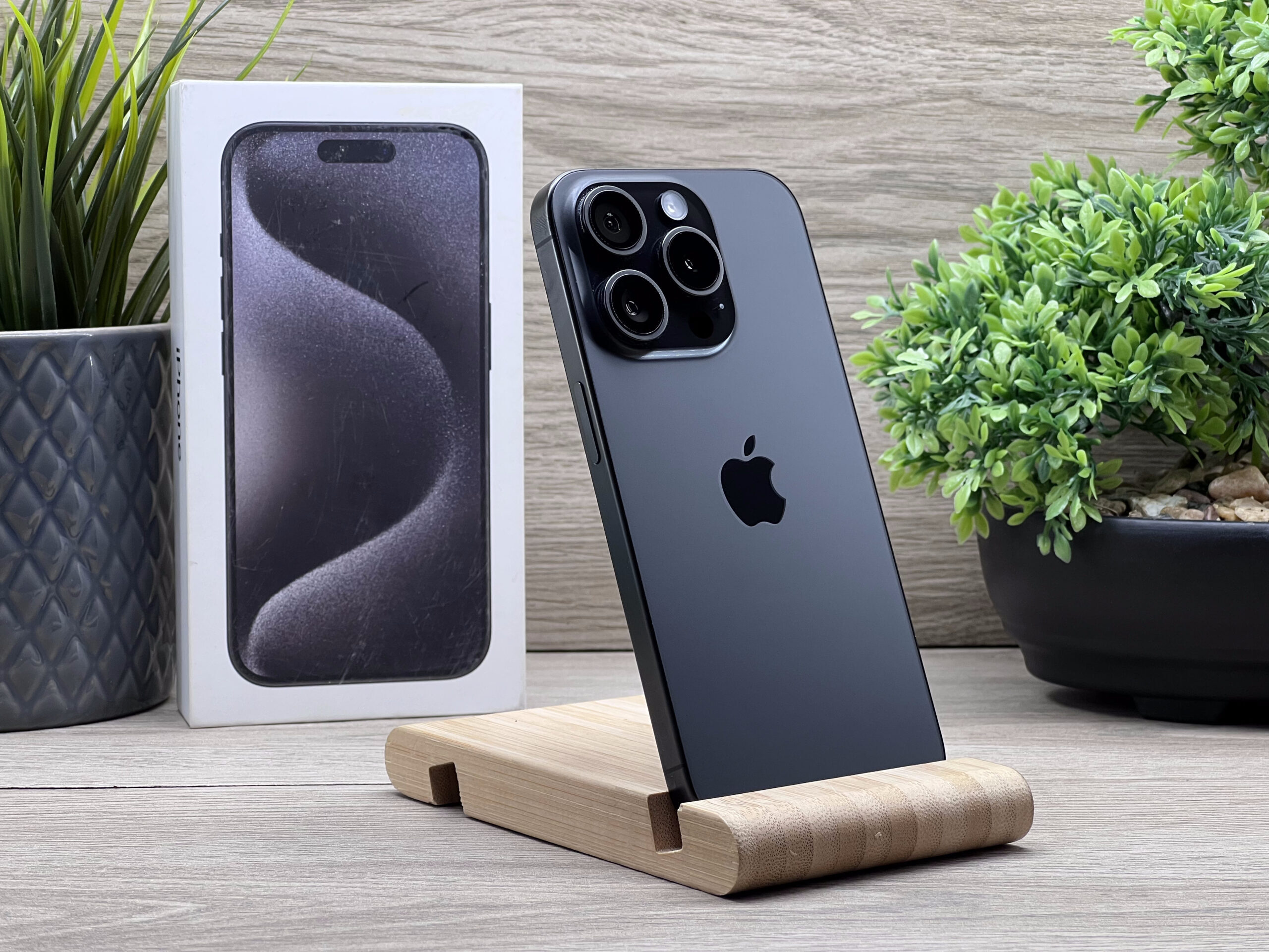 Hibátlan iPhone 15 Pro Black Titanium 128GB 2 ÉV Garanciával 92%