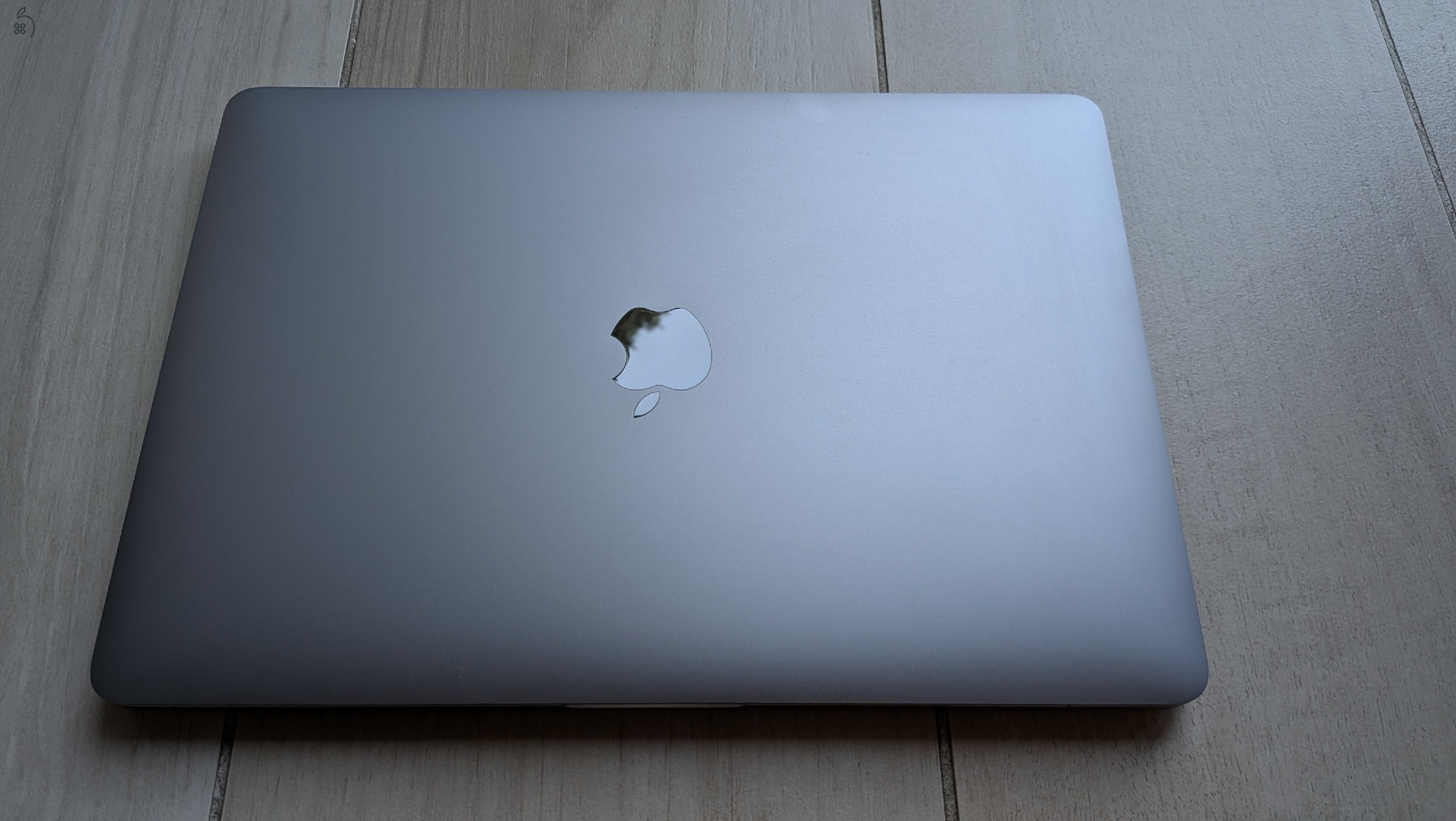 MacBook Pro 13-inch, 2 GHz Quad Core Intel i5,,  2020, 16GB RAM, 512GB, touchbar, Angol billentyuzet