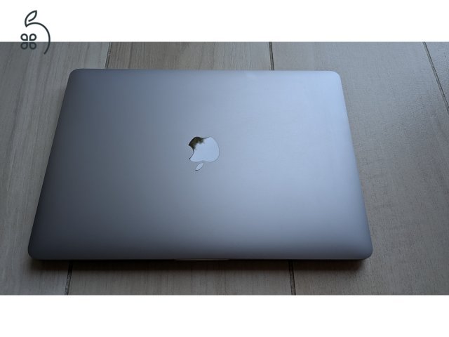 MacBook Pro 13-inch, 2 GHz Quad Core Intel i5,,  2020, 16GB RAM, 512GB, touchbar, Angol billentyuzet